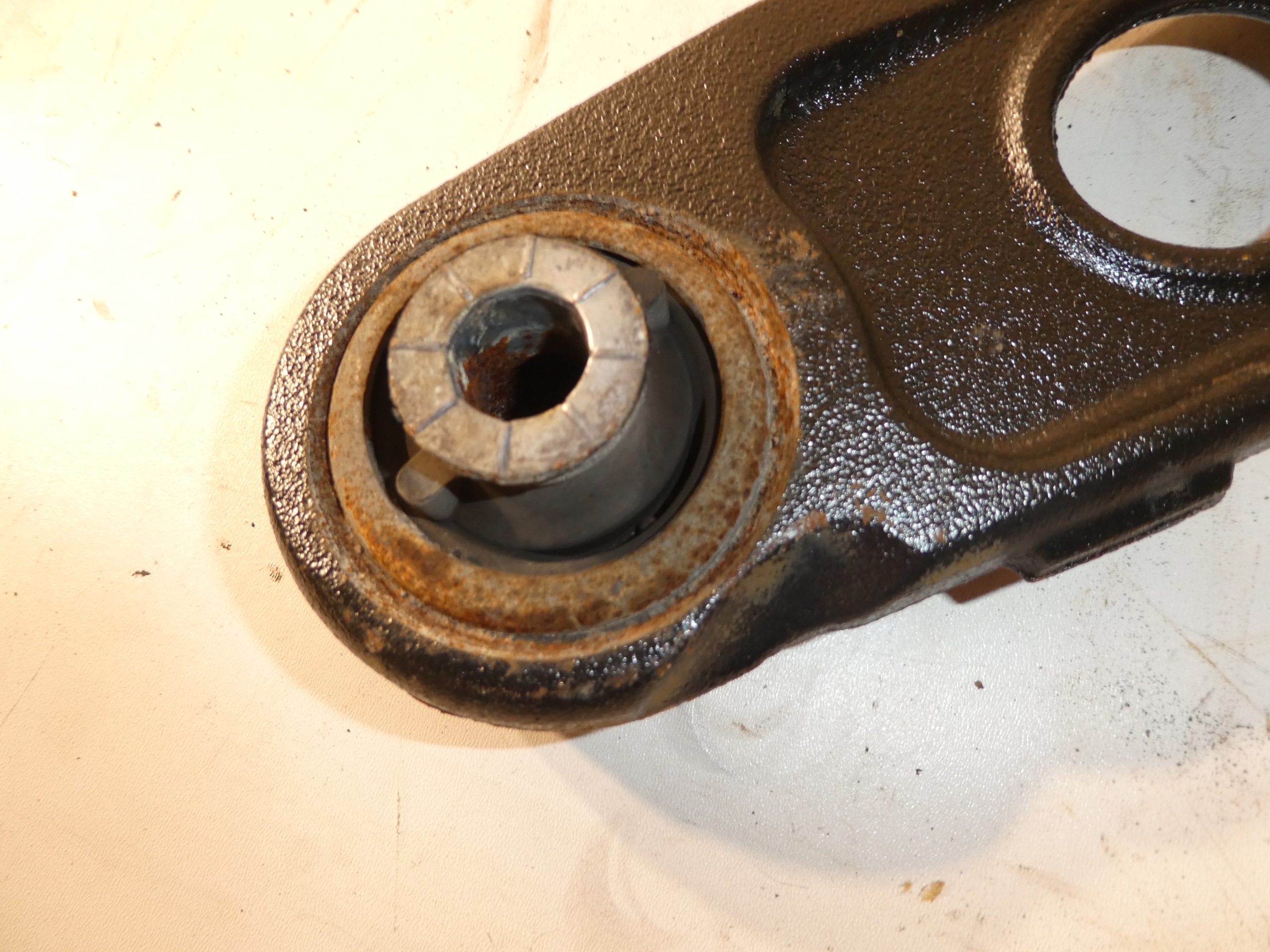 Querlenker vorne TRAFIC III VIVARO B 8200688035