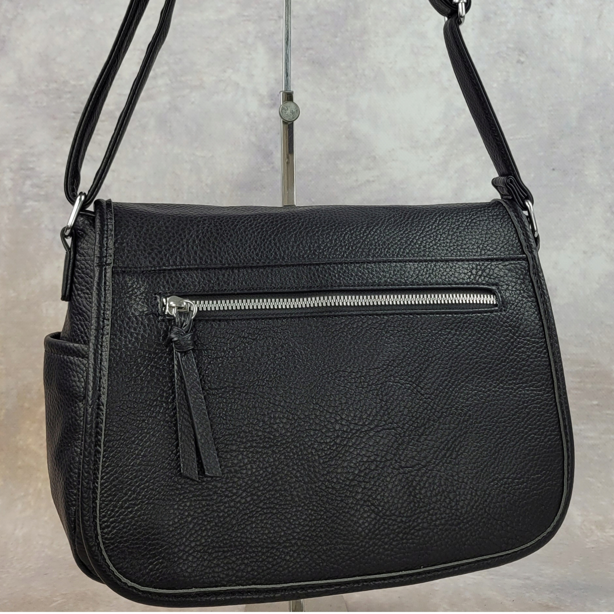 Torebka listonoszka długi pasek torba damska na ramię czarna lekka miękka Model 7278