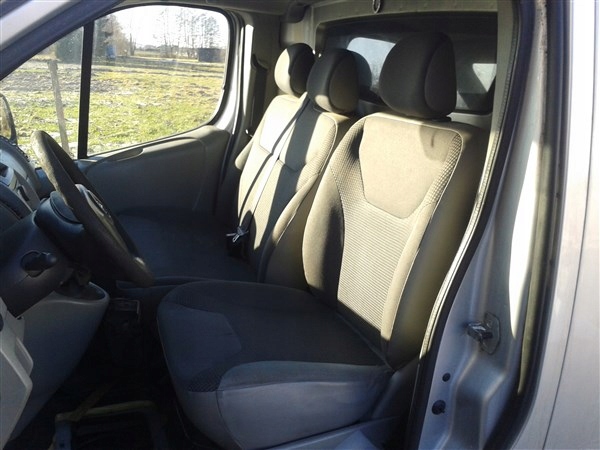FOTELE PRZEDNIE KPL FOLTEL OPEL VIVARO LIFT Manufacturer Opel