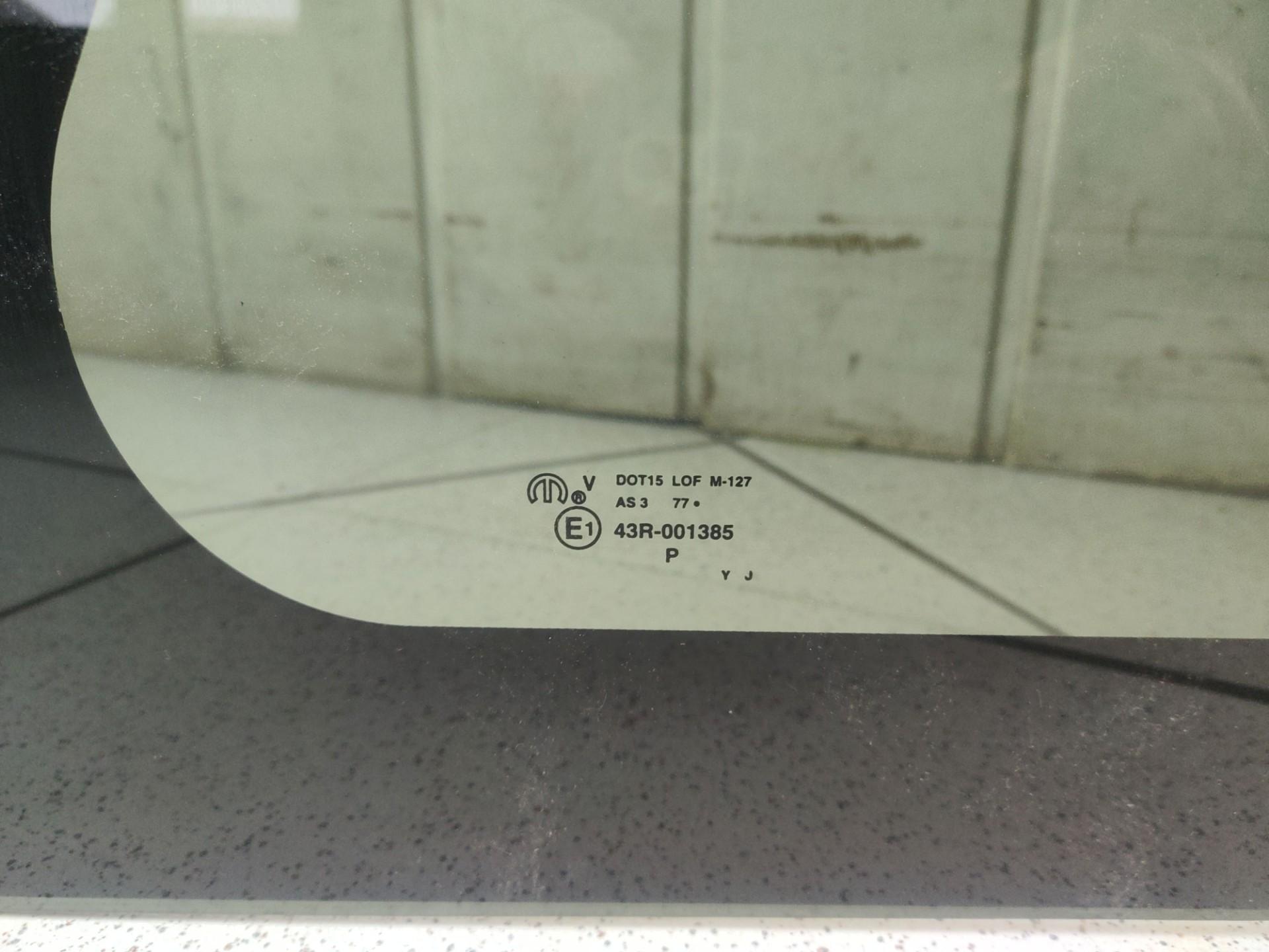 window bodywork rear part right side Chrysler Town and Country 5 facelift
