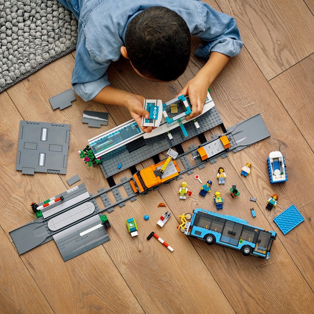 LEGO City 60335 Dworzec kolejowy + Prezent Gratis Marka LEGO