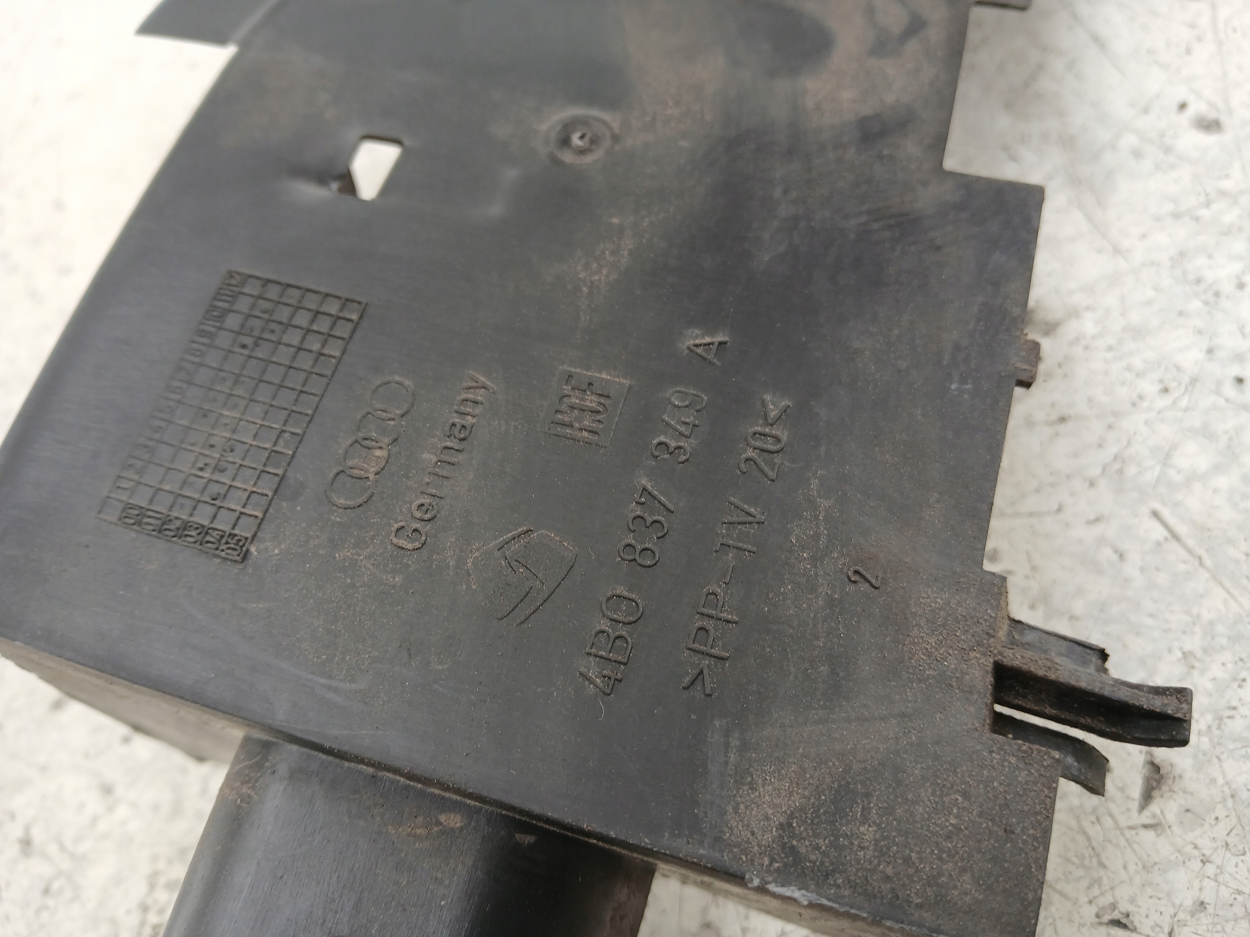 AUDI A6 C5 lock door left front 4B1837015G