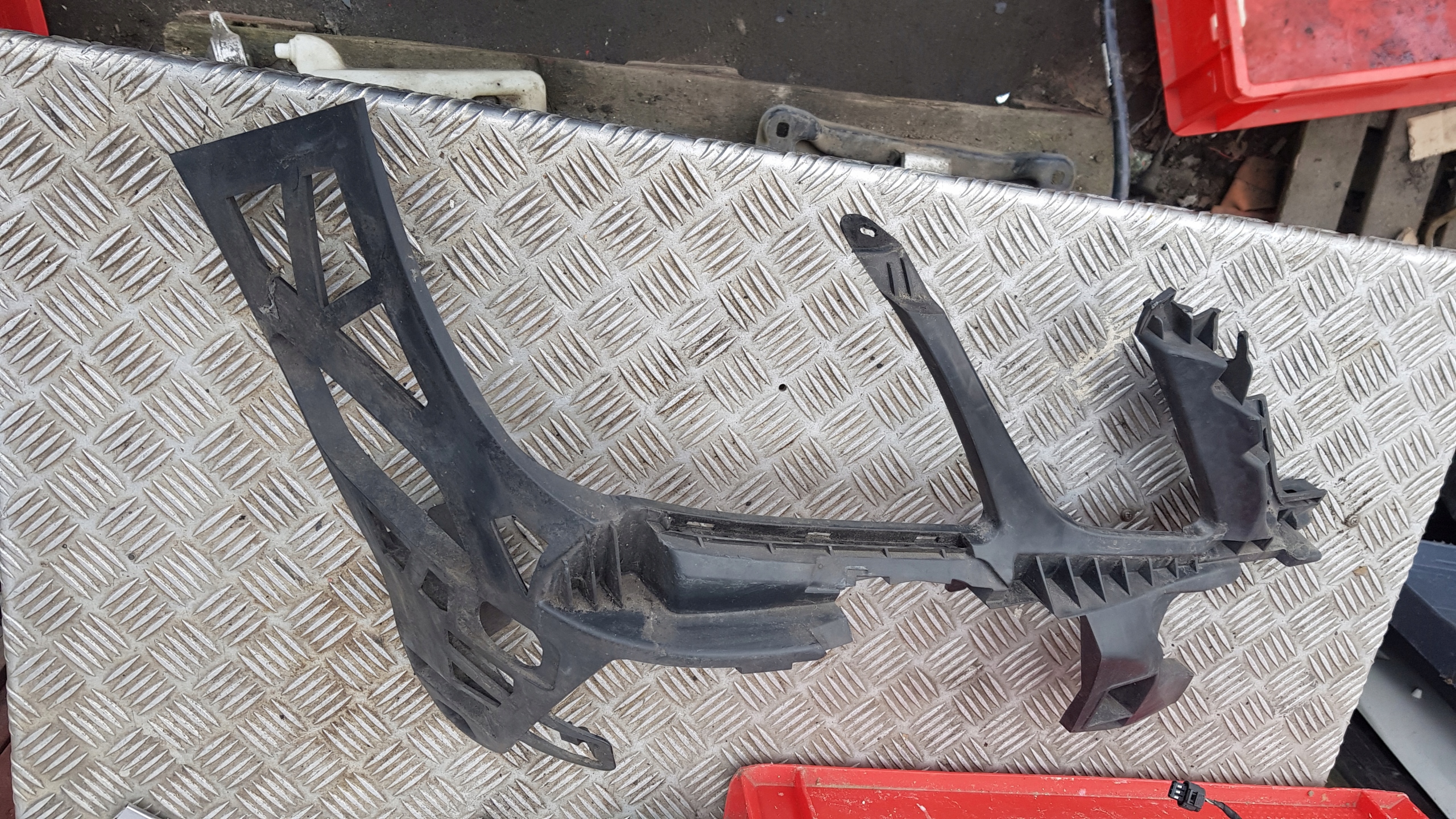 MERCEDES W212 console bumper bracket front right a2128850265
