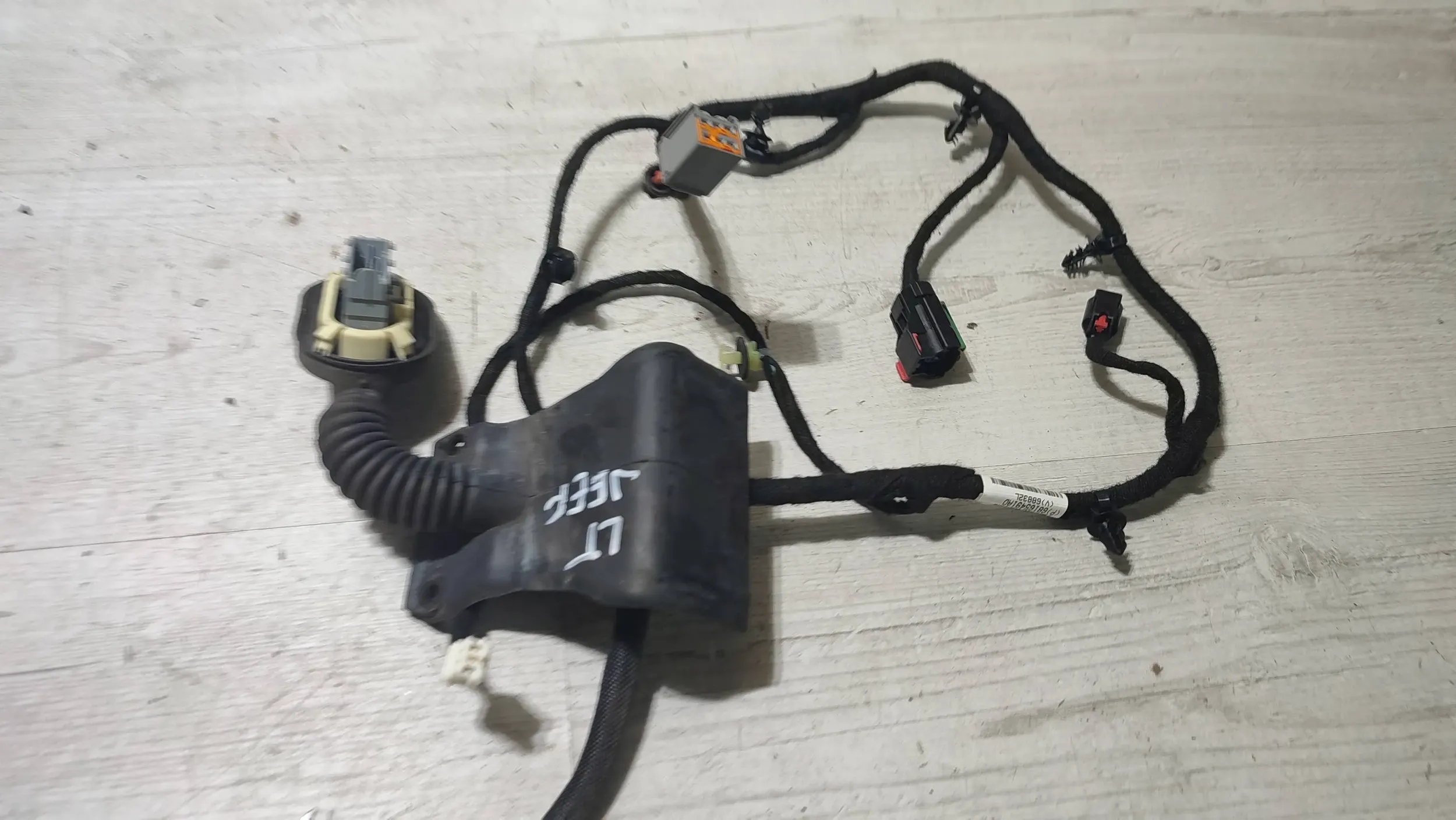 Jeep Cherokee KL 15r. 2.0d rear part side left bundle door