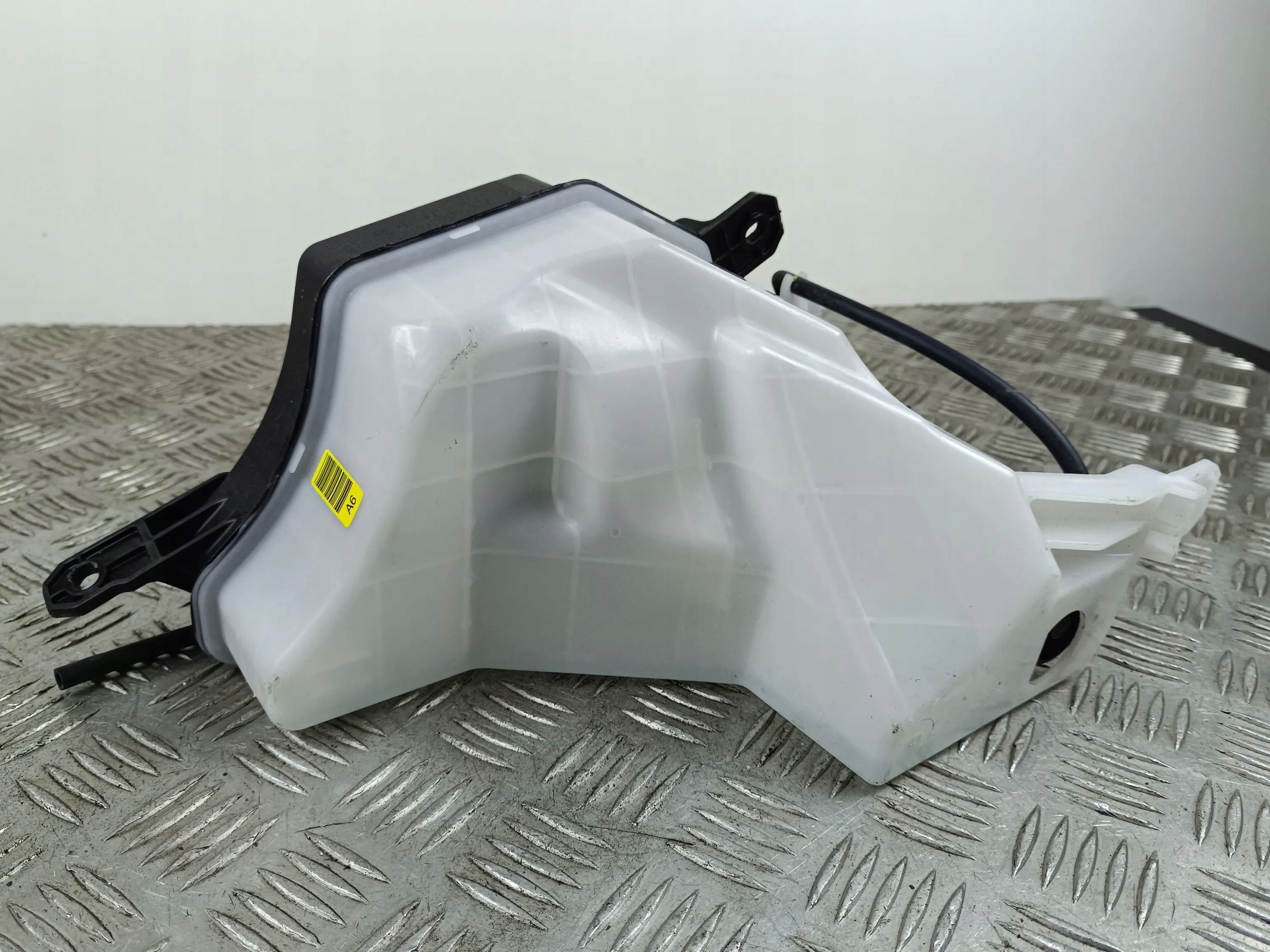 2023 kia EV6 бачок омывателя