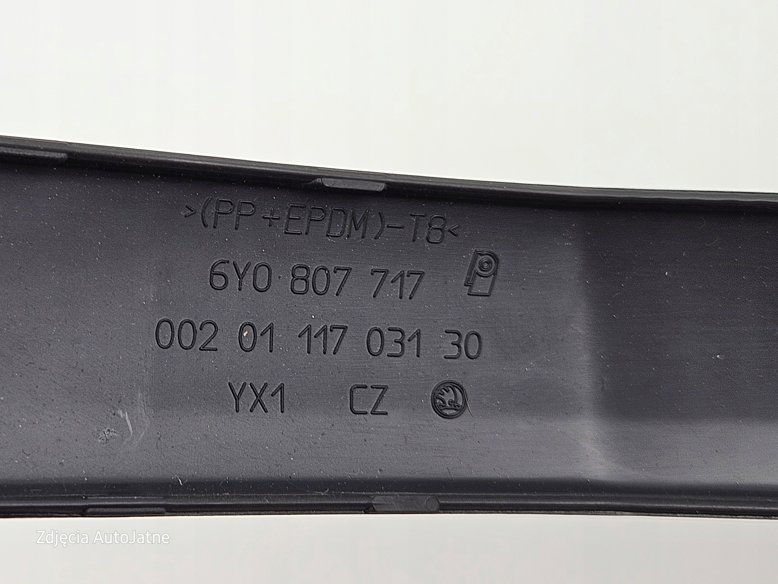 SKODA oe 6Y0807717 молдинг бампера