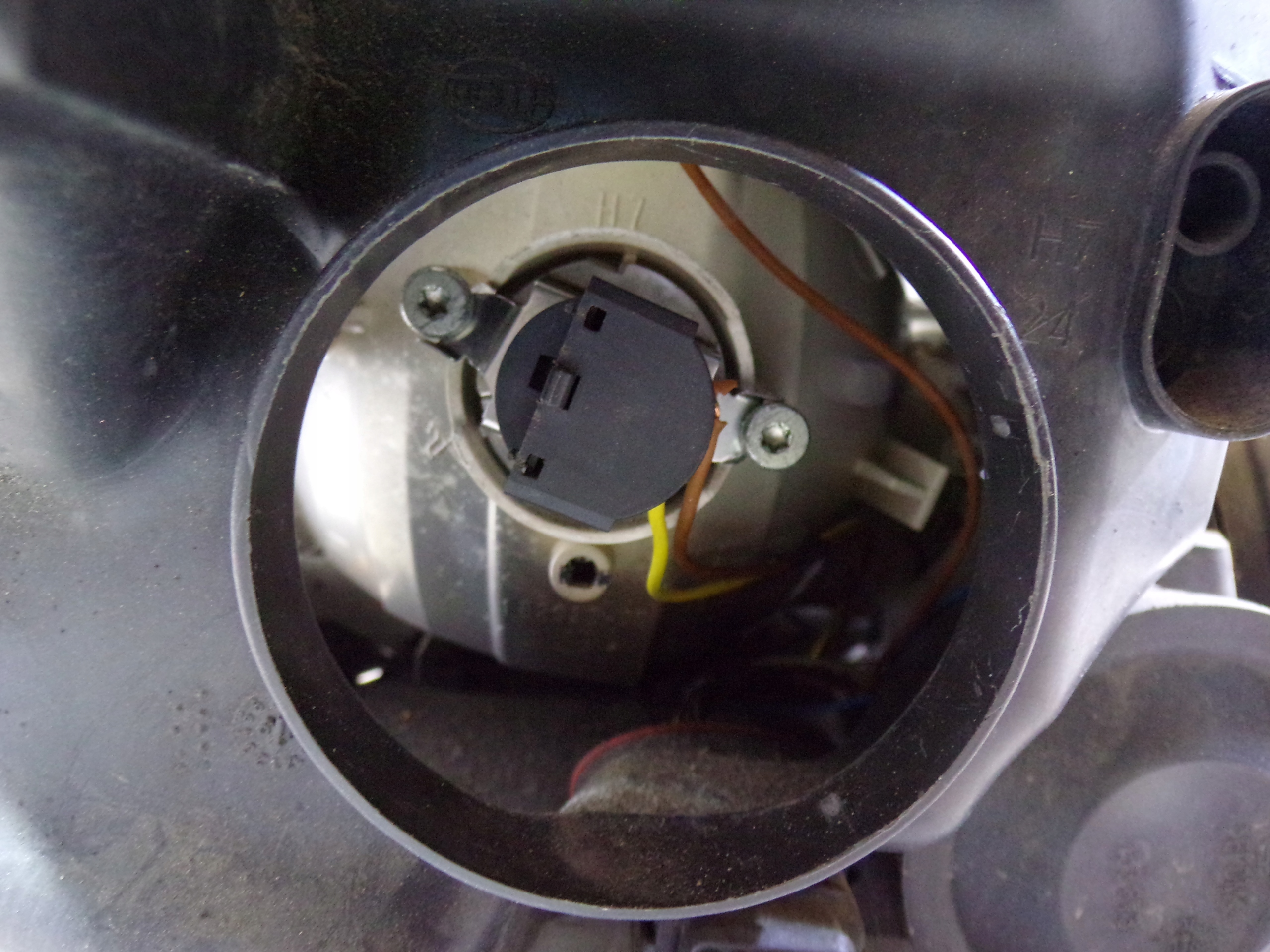 light front front left CITROEN C4 GRAND PICASSO (1)