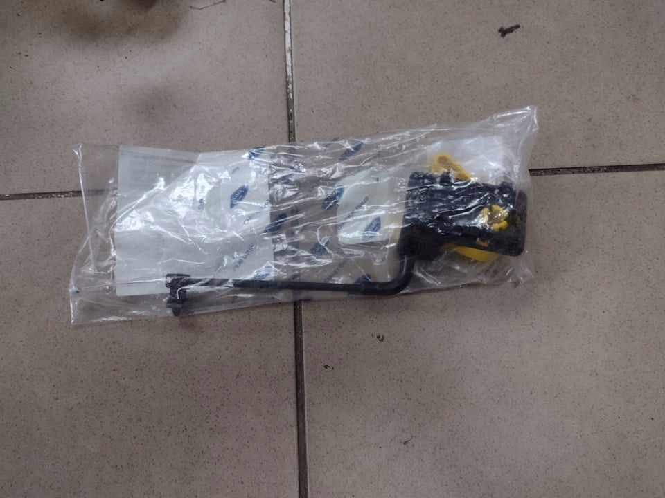 DZWIGNIA RACZKA OTWIERANIA MASKI FORD PUMA MK2 Part number L1TB 16A770 AA