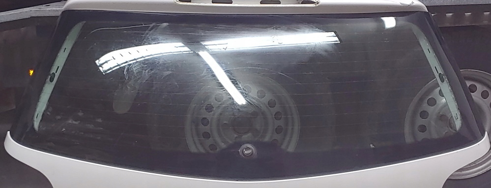 9N000001. - Скло багажника VW Polo 9N 05-08R dot 06