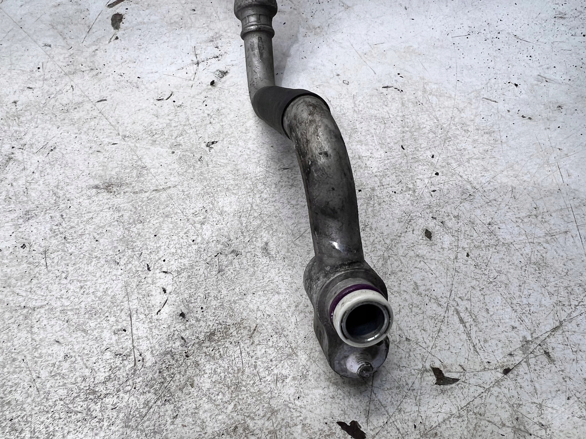 vedení hadice klimatizaci AUDI A4 B8 A5 8K0260701S