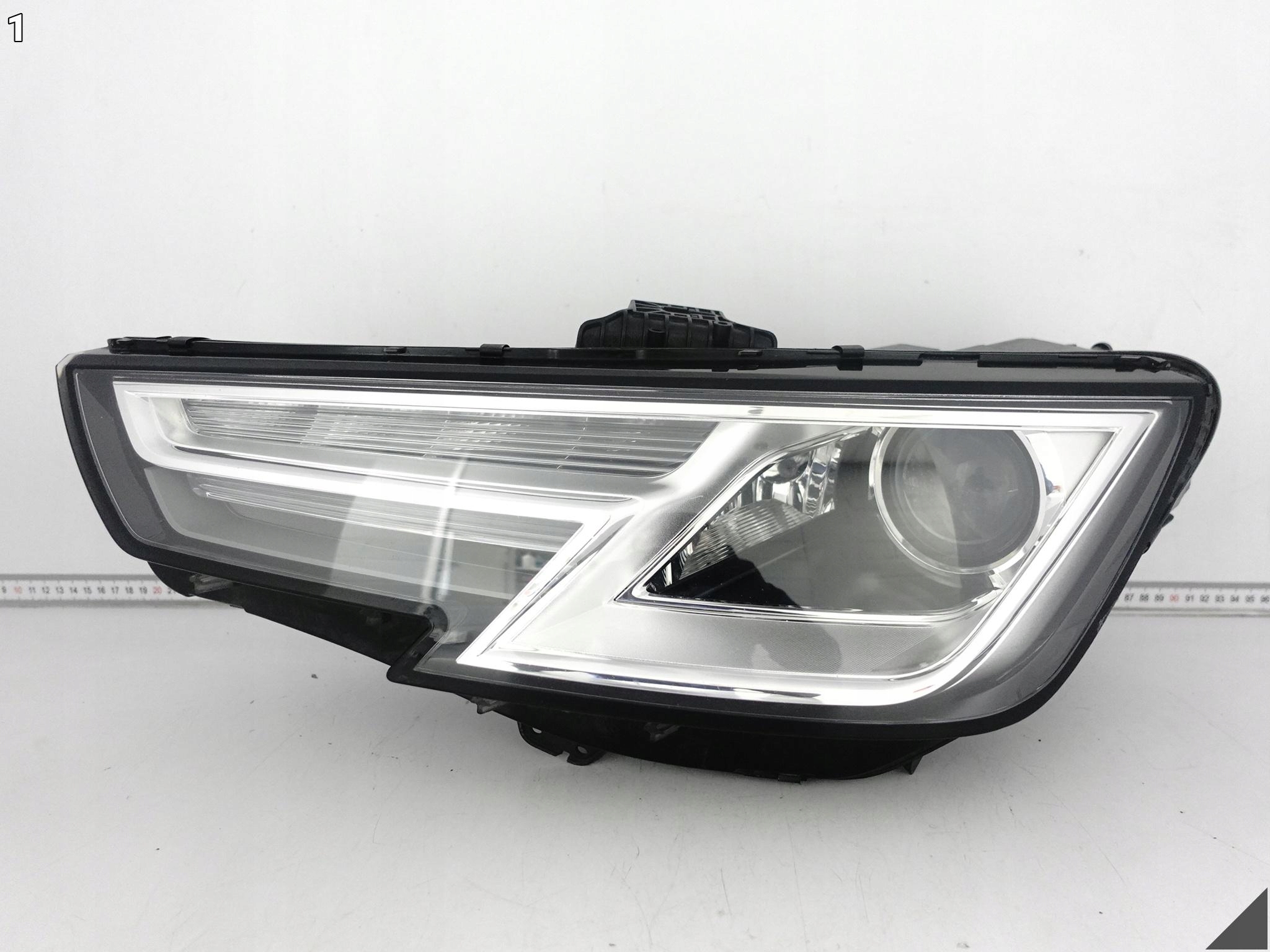 AUDI A4 S4 8W0 B9 15-19 light HEADLIGHT XENON + LED left front EUROPA
