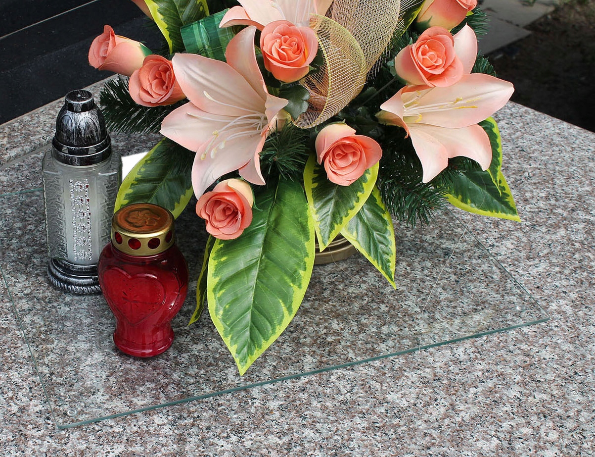 SZKLANA PODSTAWKA POD ZNICZ KWIATY HARTOWANA 60x52 Długość (cm) 52 cm