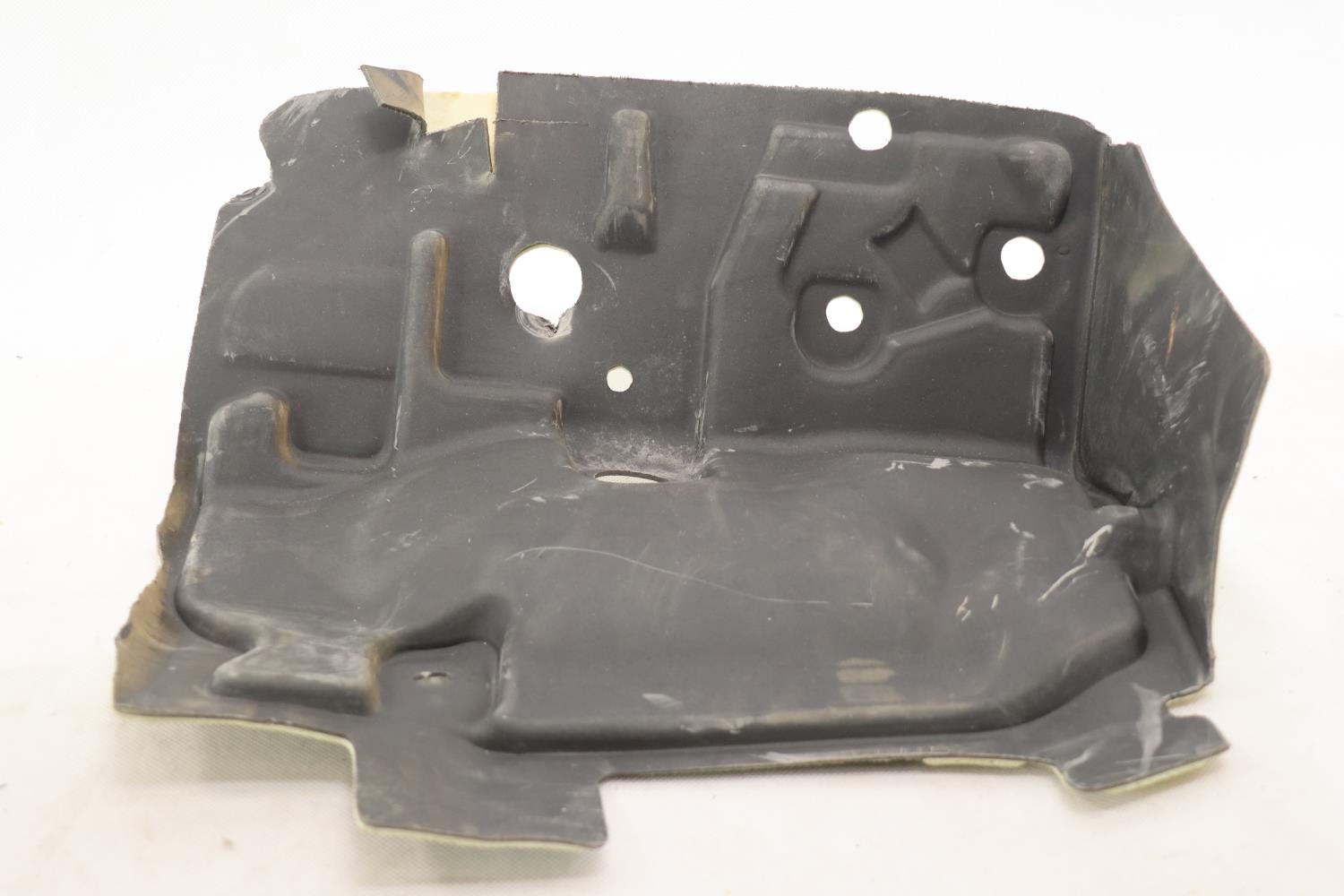 TESLA S LIFT IZOLACJA WYGLUSZENIE WNETRZA TYL Part number 1046734 00 C