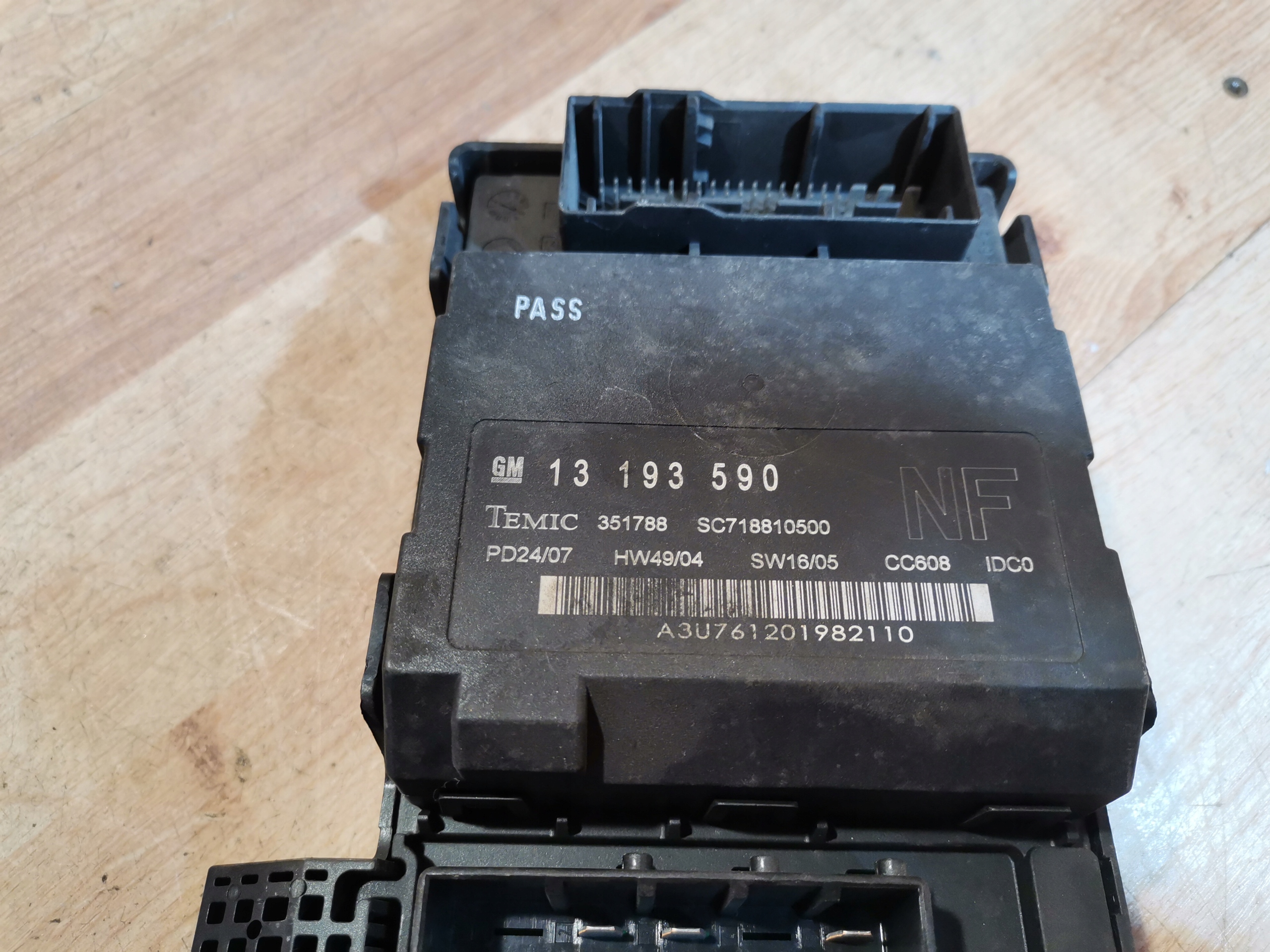 Module fusibles OPEL VECTRA C 13223678
