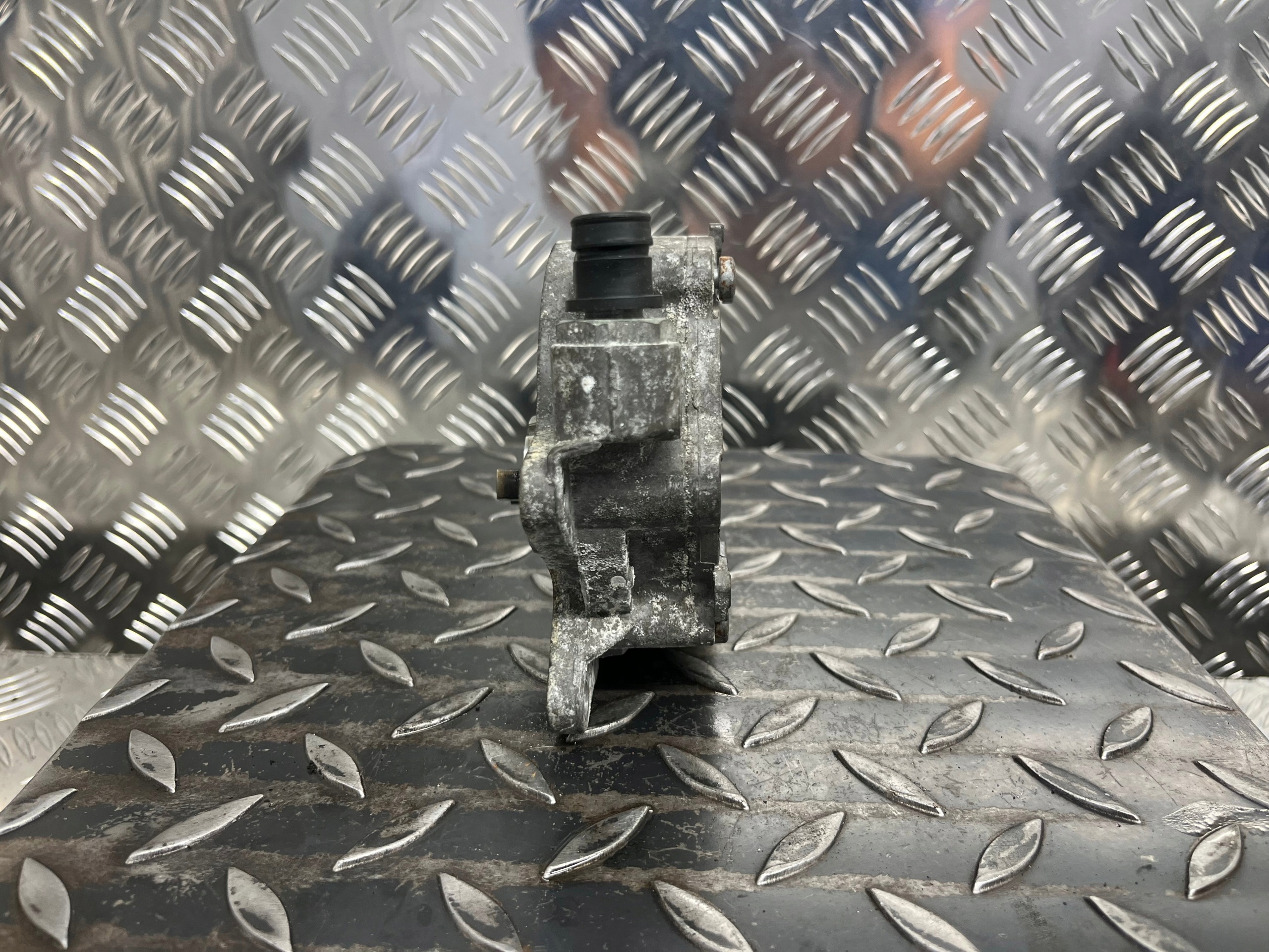 Pompa VACUM VAKUM AUDI A4 B8 03L145100