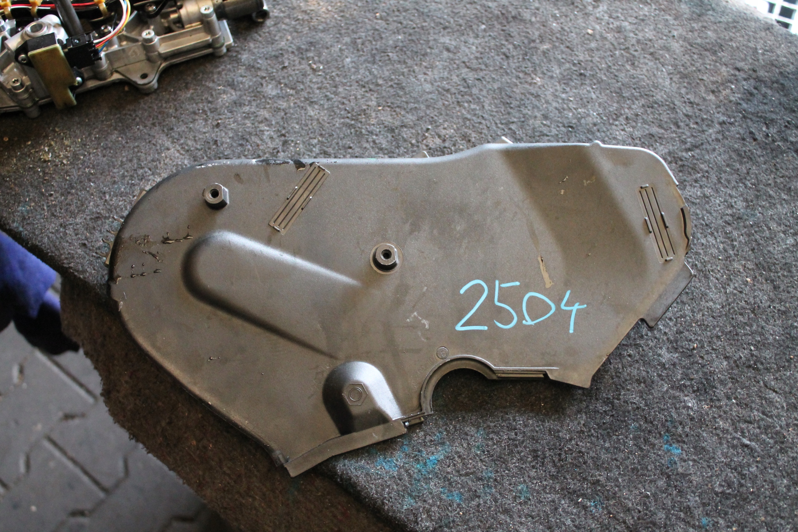 2504. Coperchio carter distribuzione 04L109107F