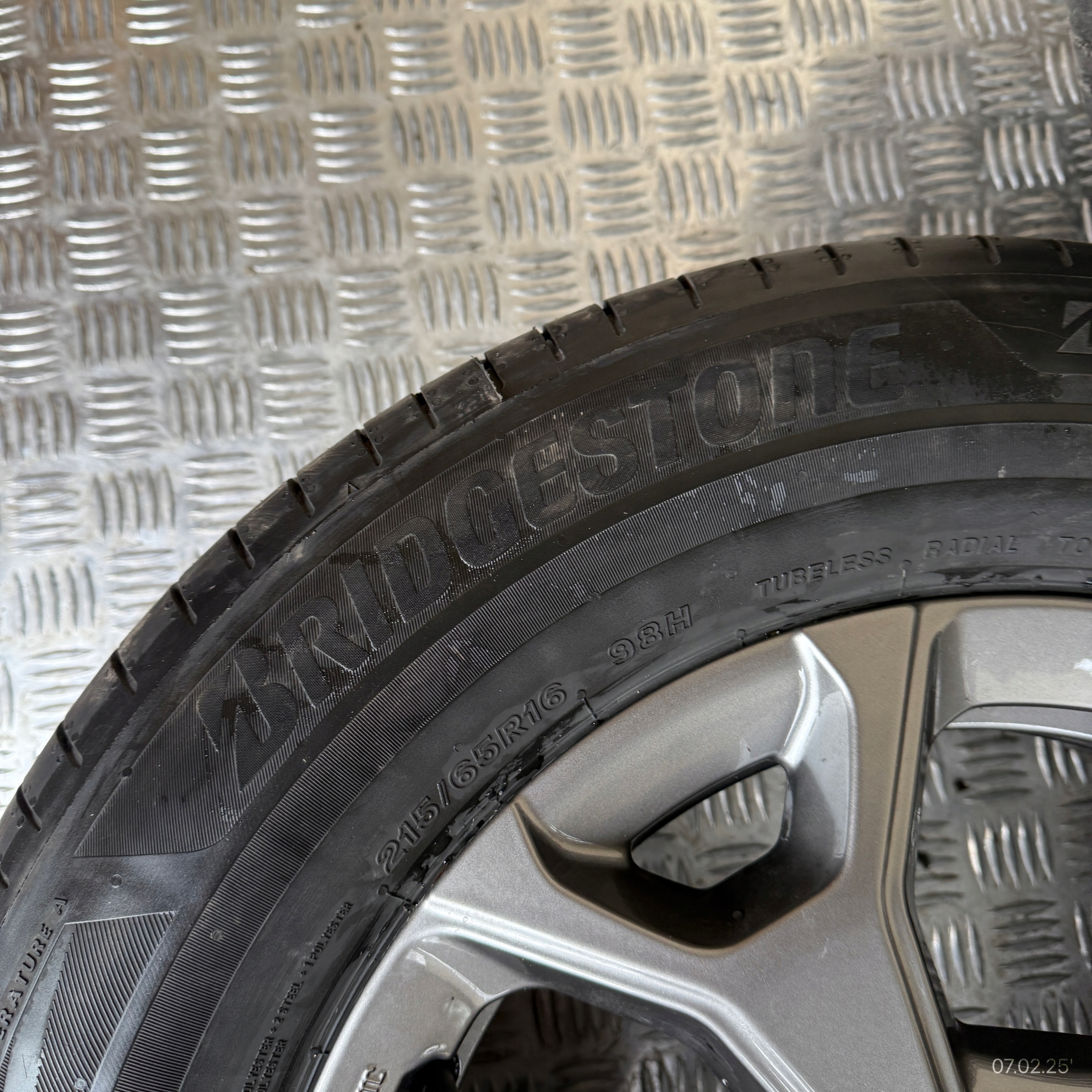 discs wheels tyres JEEP AVENGER BRIDGESTONE 215/65/16" 5MM summer