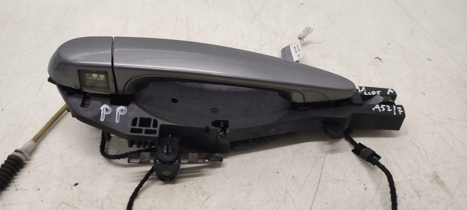 handle front front right podswietlana BMW E91 LIFT A52/7