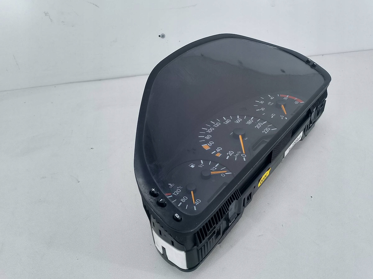 спидометр mercedes-benz W202 A2024403411 2.2 CDI
