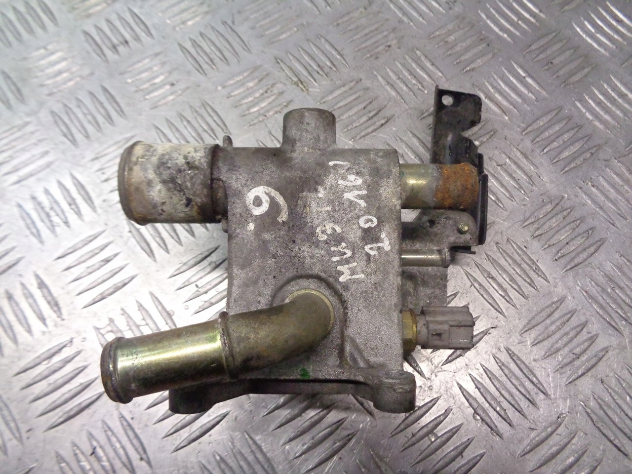 OBUDOWA TERMOSTATU MONDEO MK3 2.0 1S7G-8K556-AH