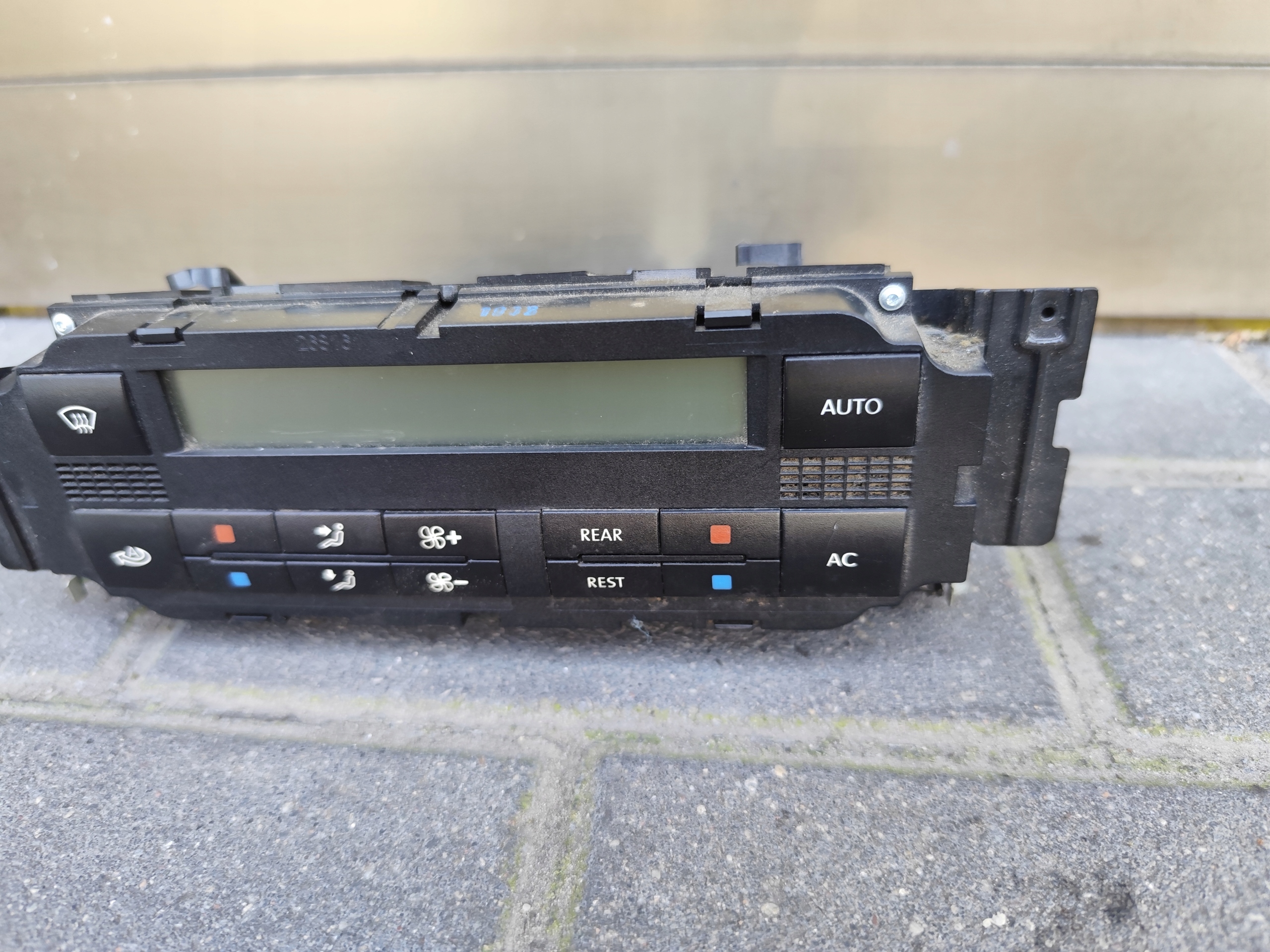 VW T5 CARAVELLE control panel NAWIEWEM CLIMATRONIC/KLIMATRONIK 7H2907040