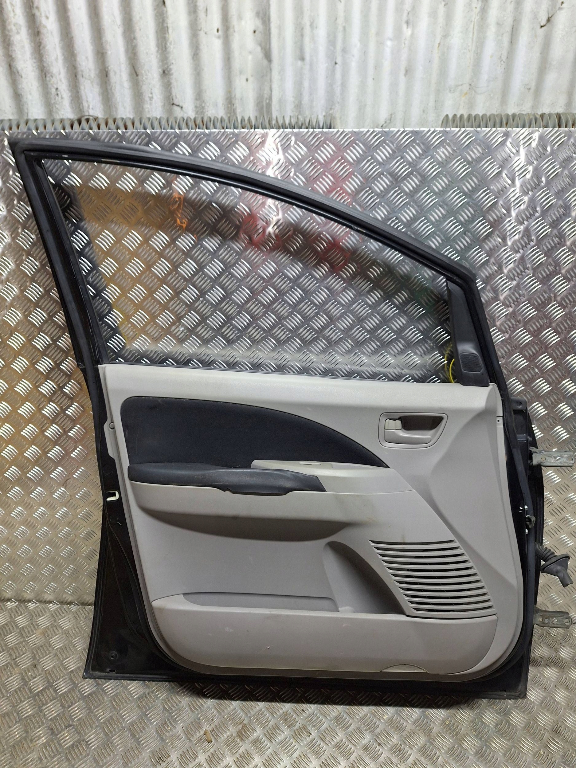 door left front MITSUBISHI GRANDIS 03-11 complete