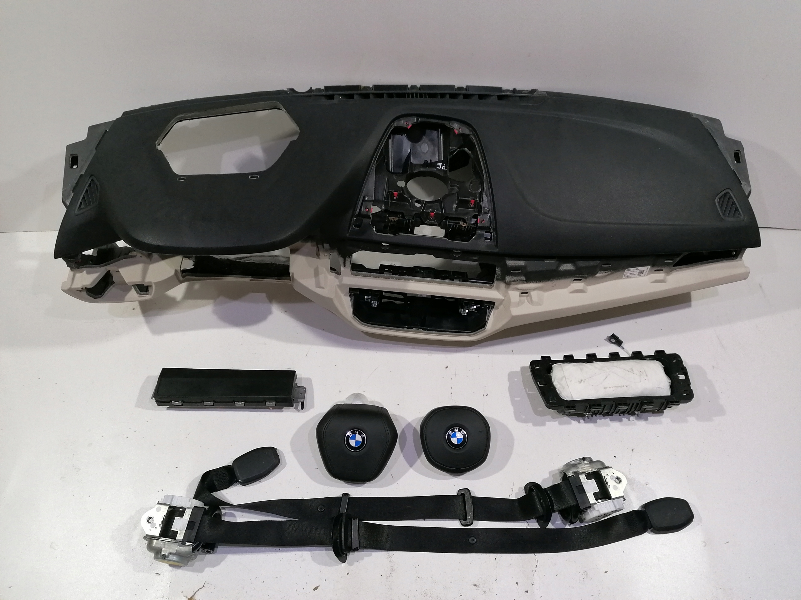 BMW 5 G30 G31 DESKA KONSOLA AIRBAG PODUSZKI PASY BMW 5 G30 G31 HEAD UP