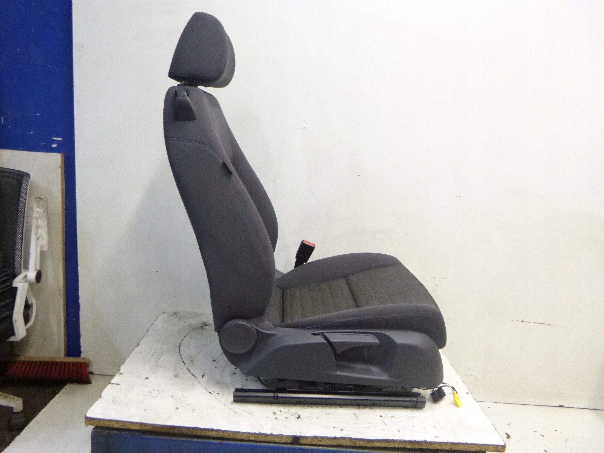 SITZ RECHTS VW GOLF V 1K3881106DF 2006R.
