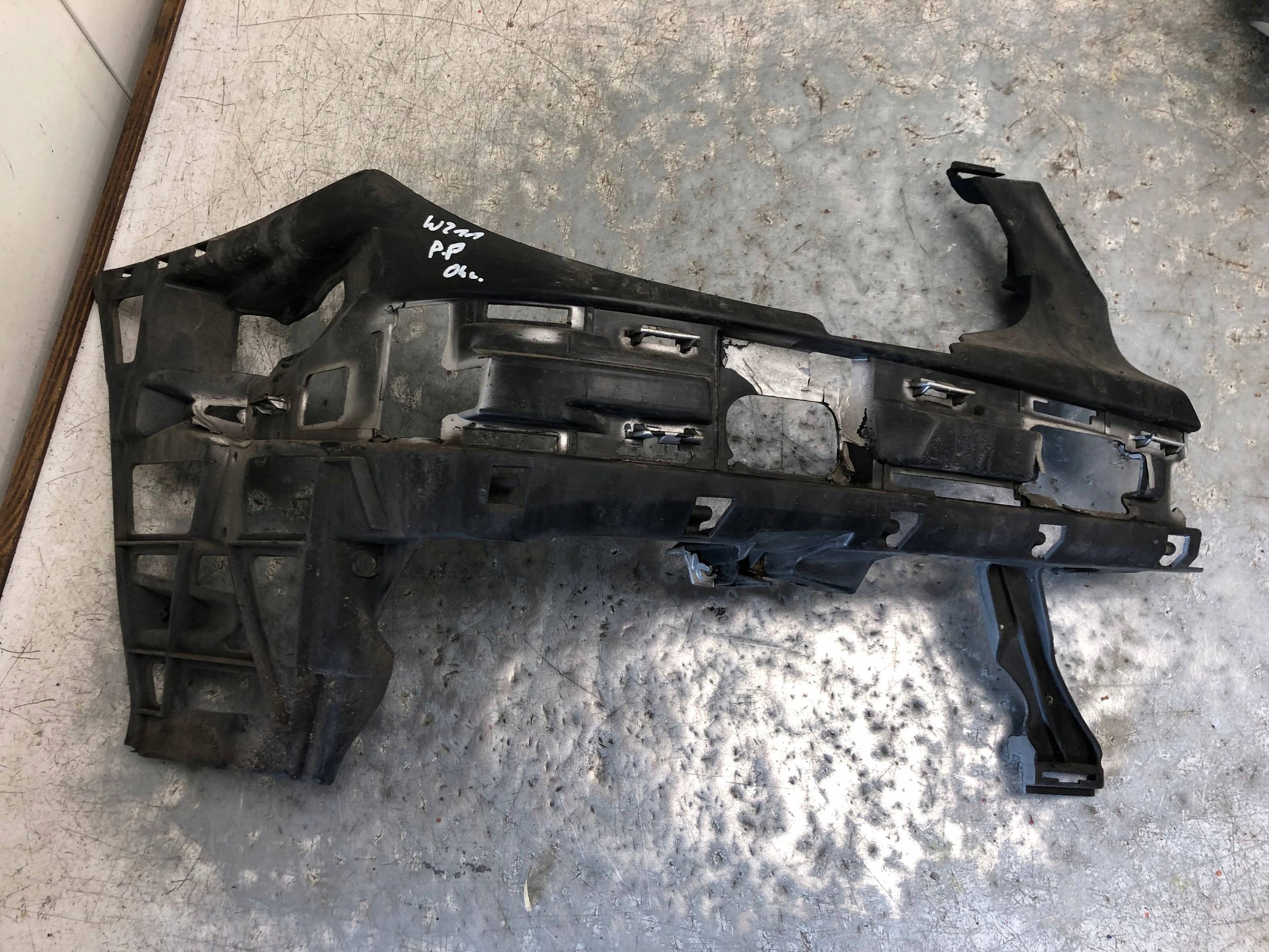 bumper bracket right front MERCEDES W211 KOMBI A2118800452