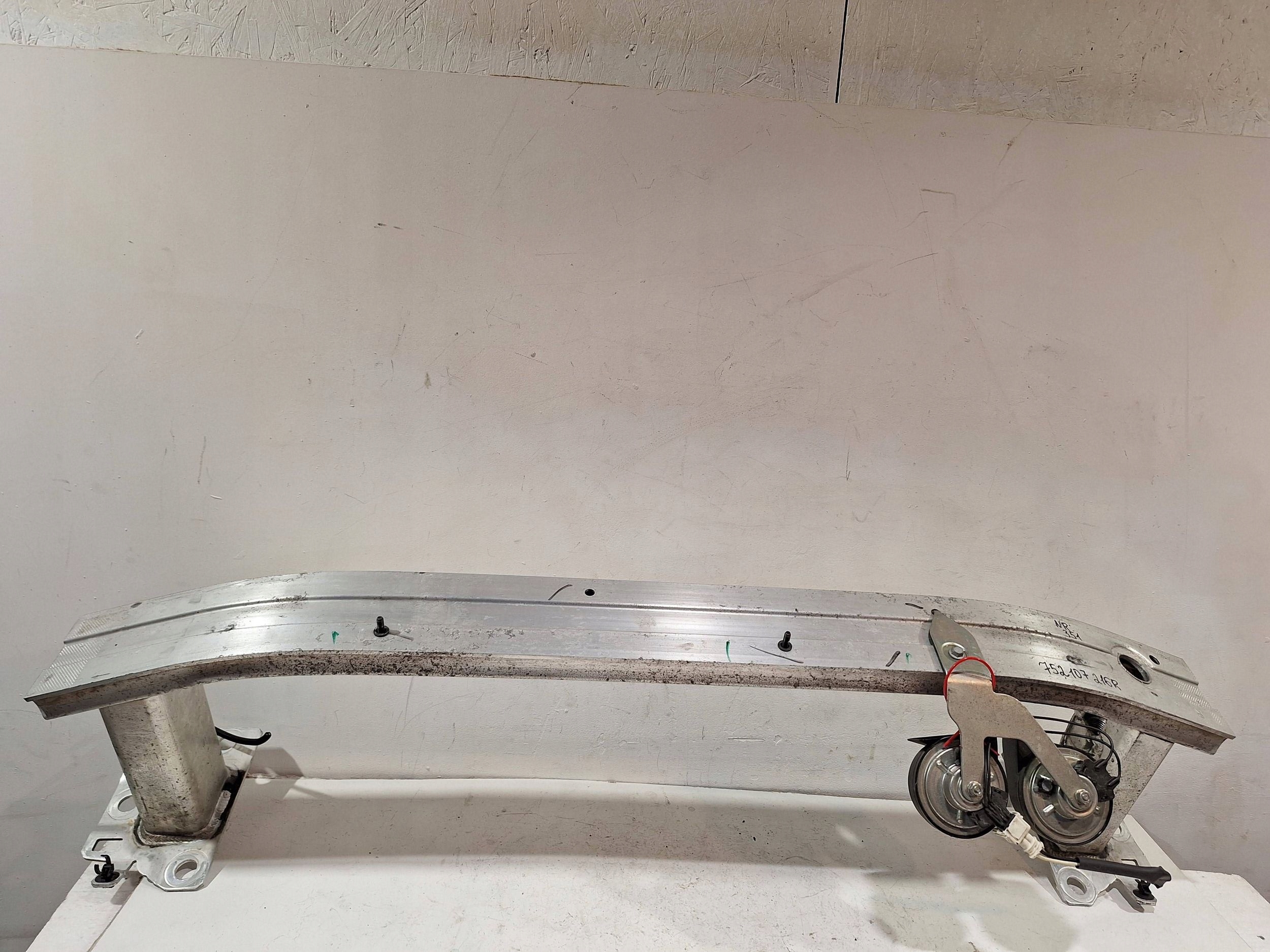bumper support front 752107216R RENAULT CLIO IV CAPTUR and 13