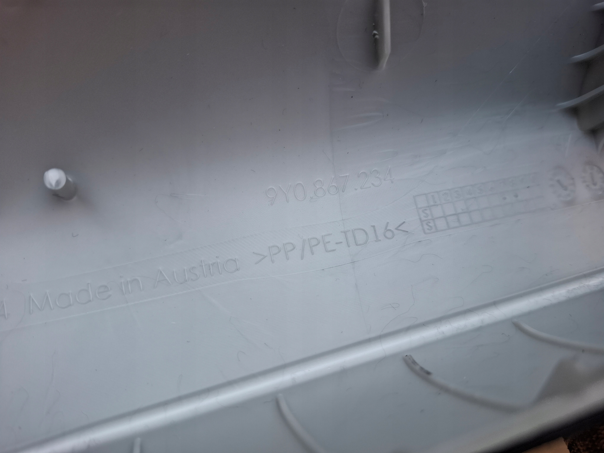 side cover slupka A right PORSCHE CAYENNE III 9Y0 22r