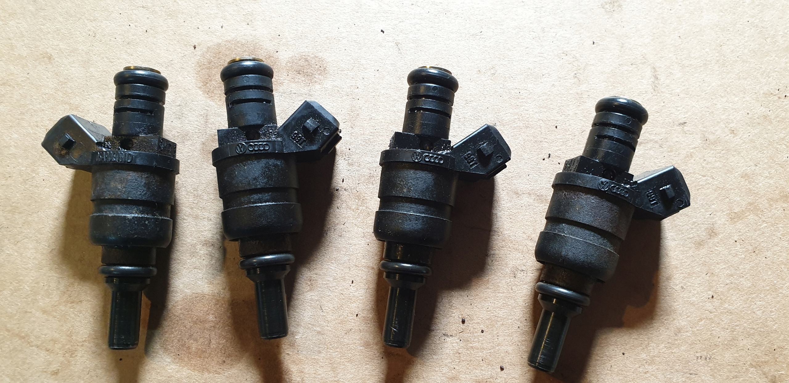 Einspritzdüse 1.8 20V VW SKODA SEAT AUDI 06A906031D
