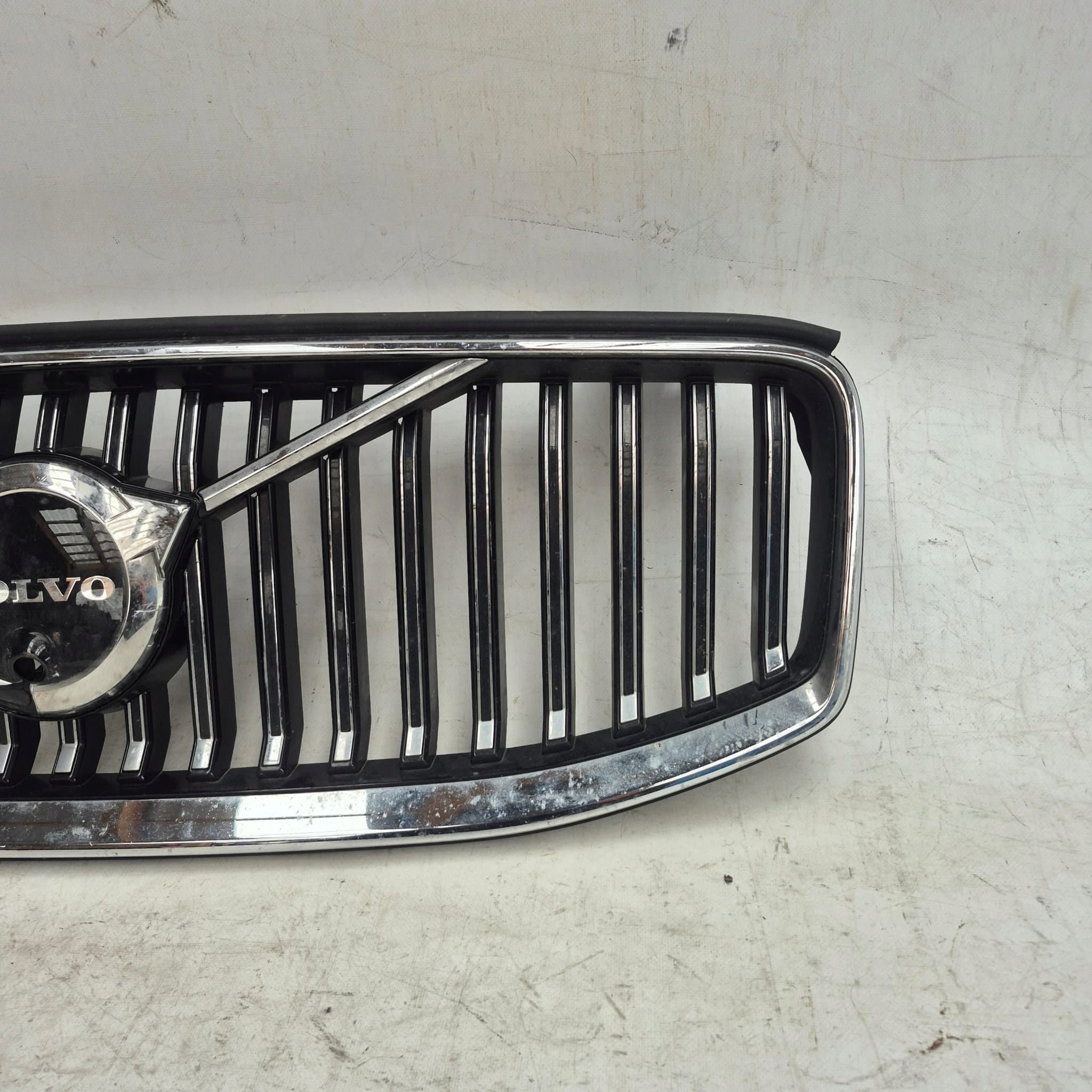 VOLVO XC60 II 2 LIFT 21-> grill grille radiator
