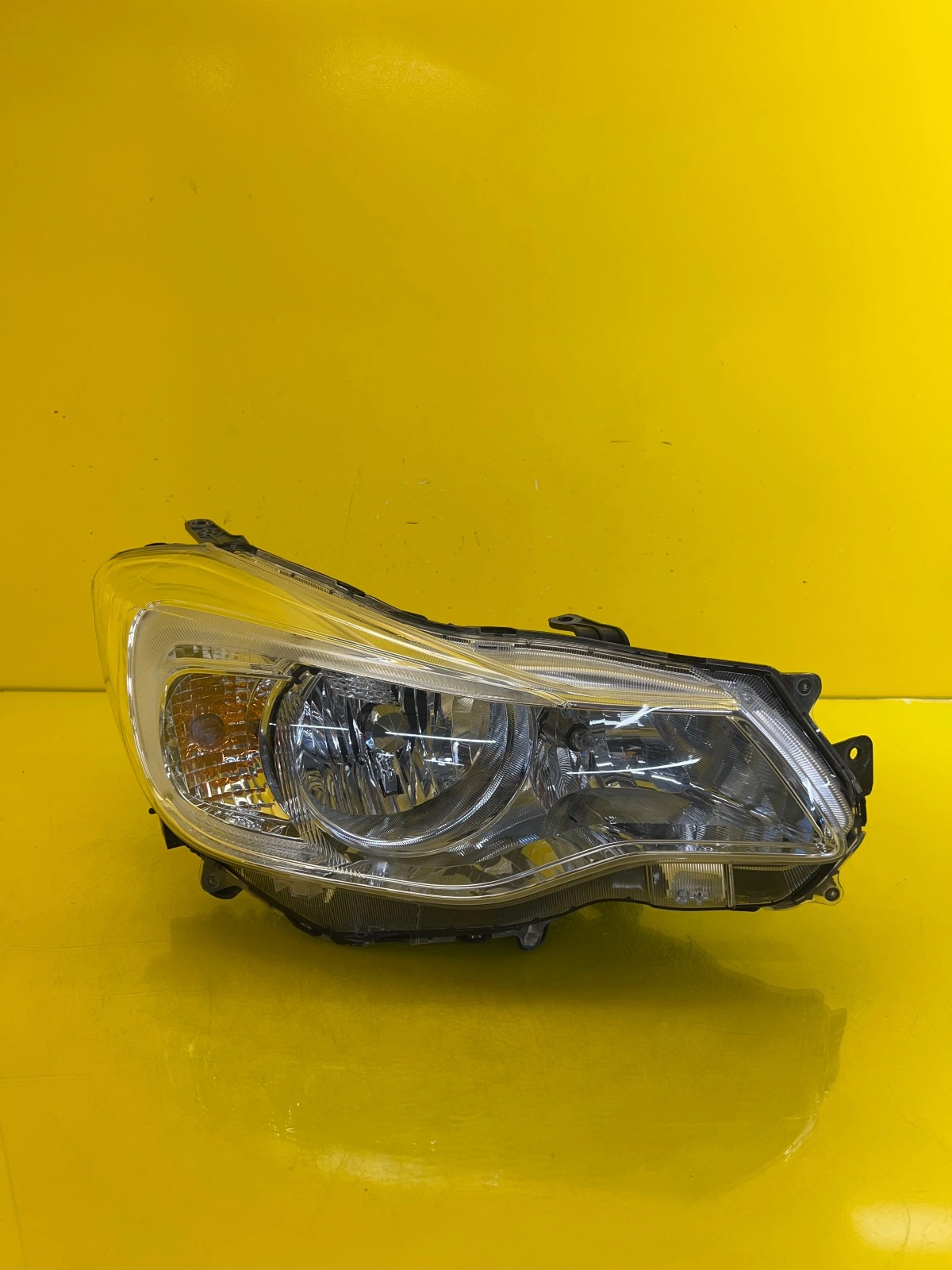 light right front Subaru Impreza XV 2011
