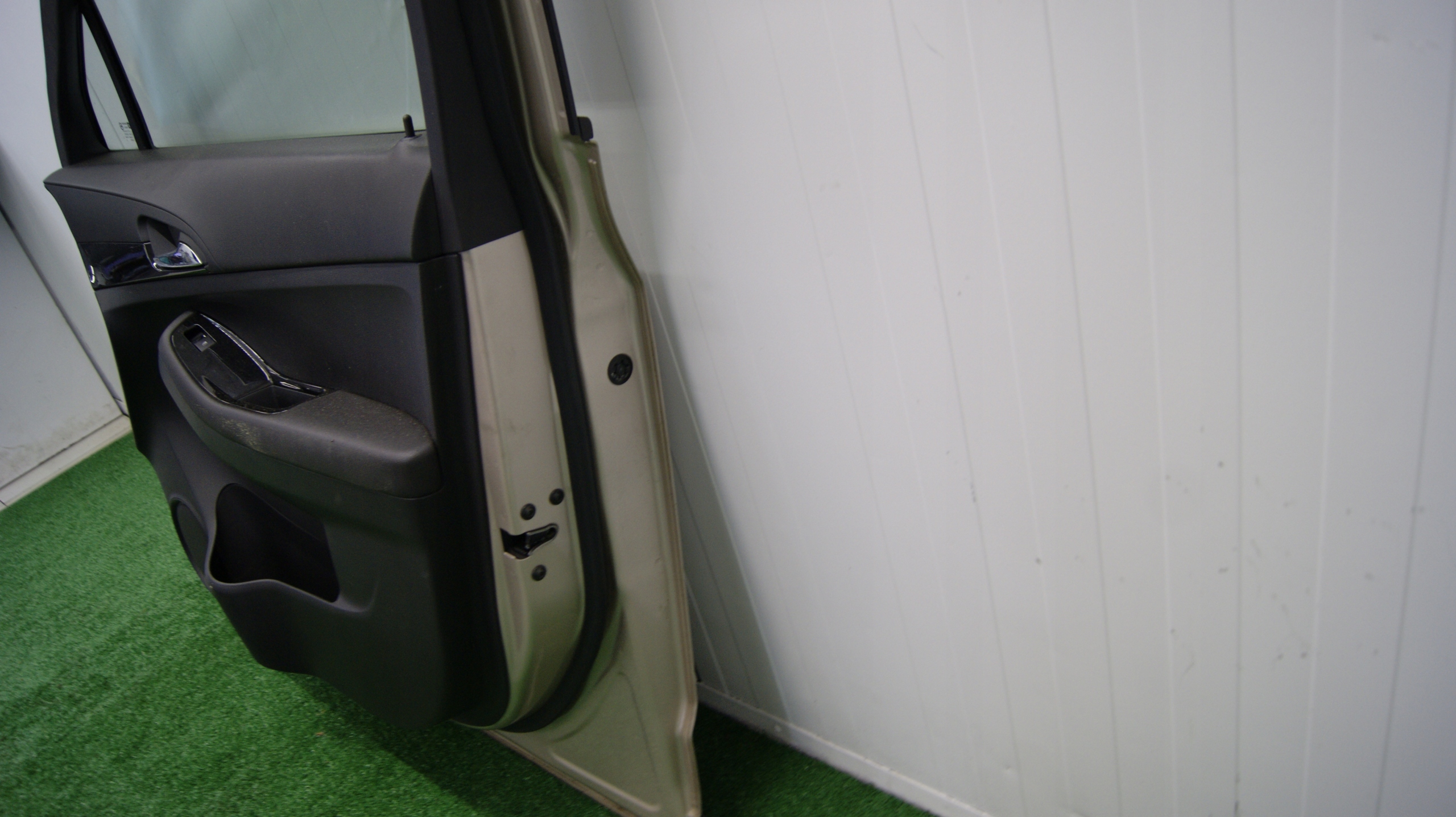 door right front CHEVROLET ORLANDO KOD LAKIERU GOZ 2012