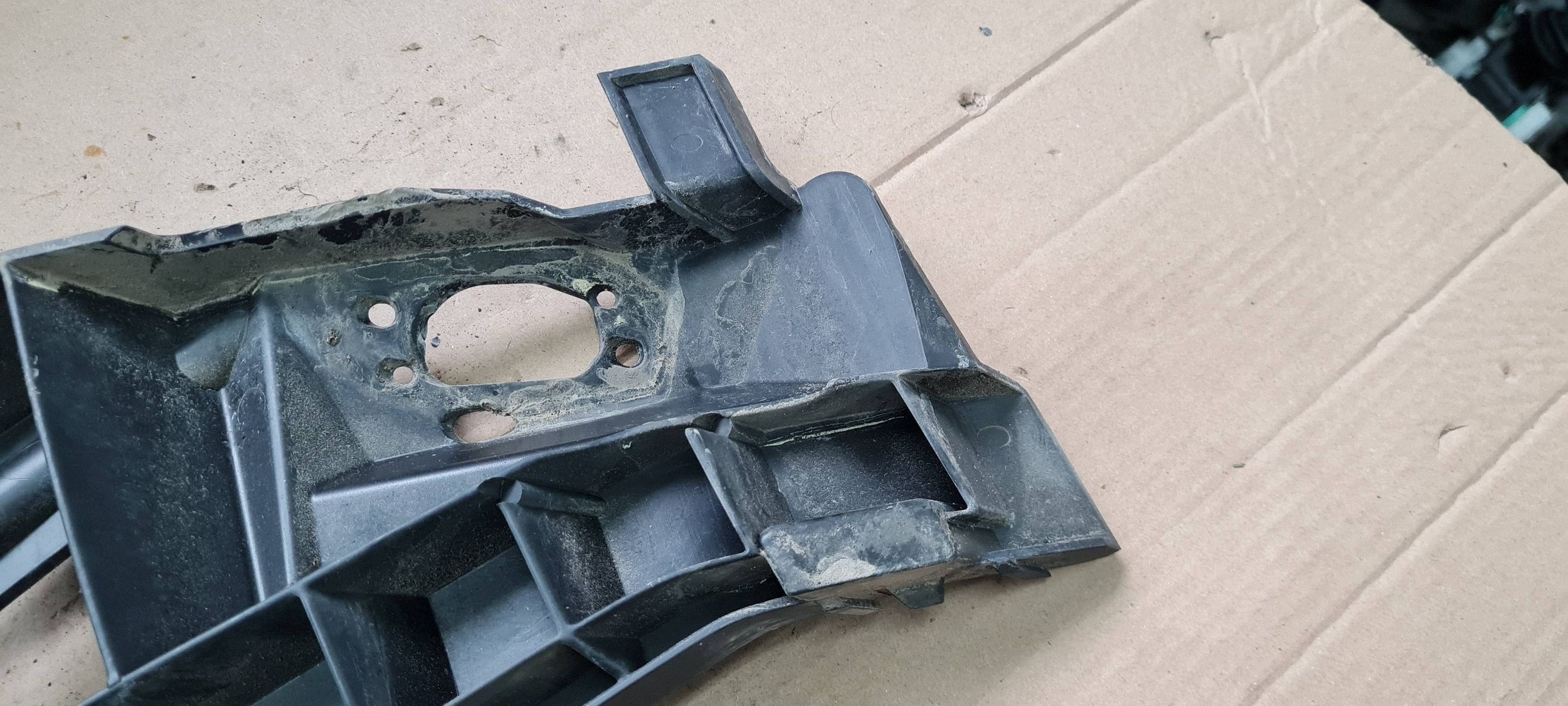 A6 C7 4G LIFT Support Support plaque Pare choc Droite Avant 4G0807096F