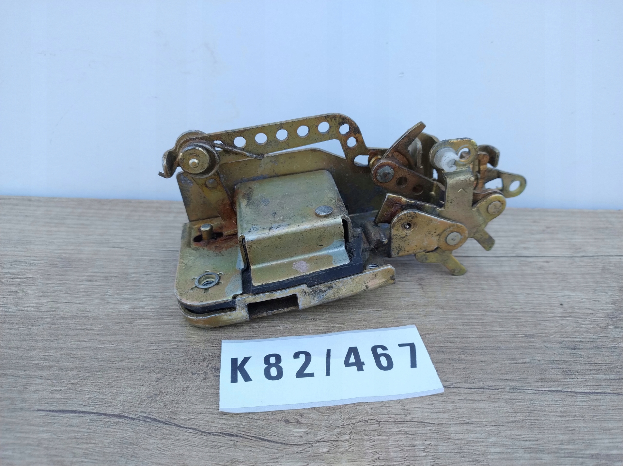VW TRANSPORTER T4 lock door left front 701837015D K82/467