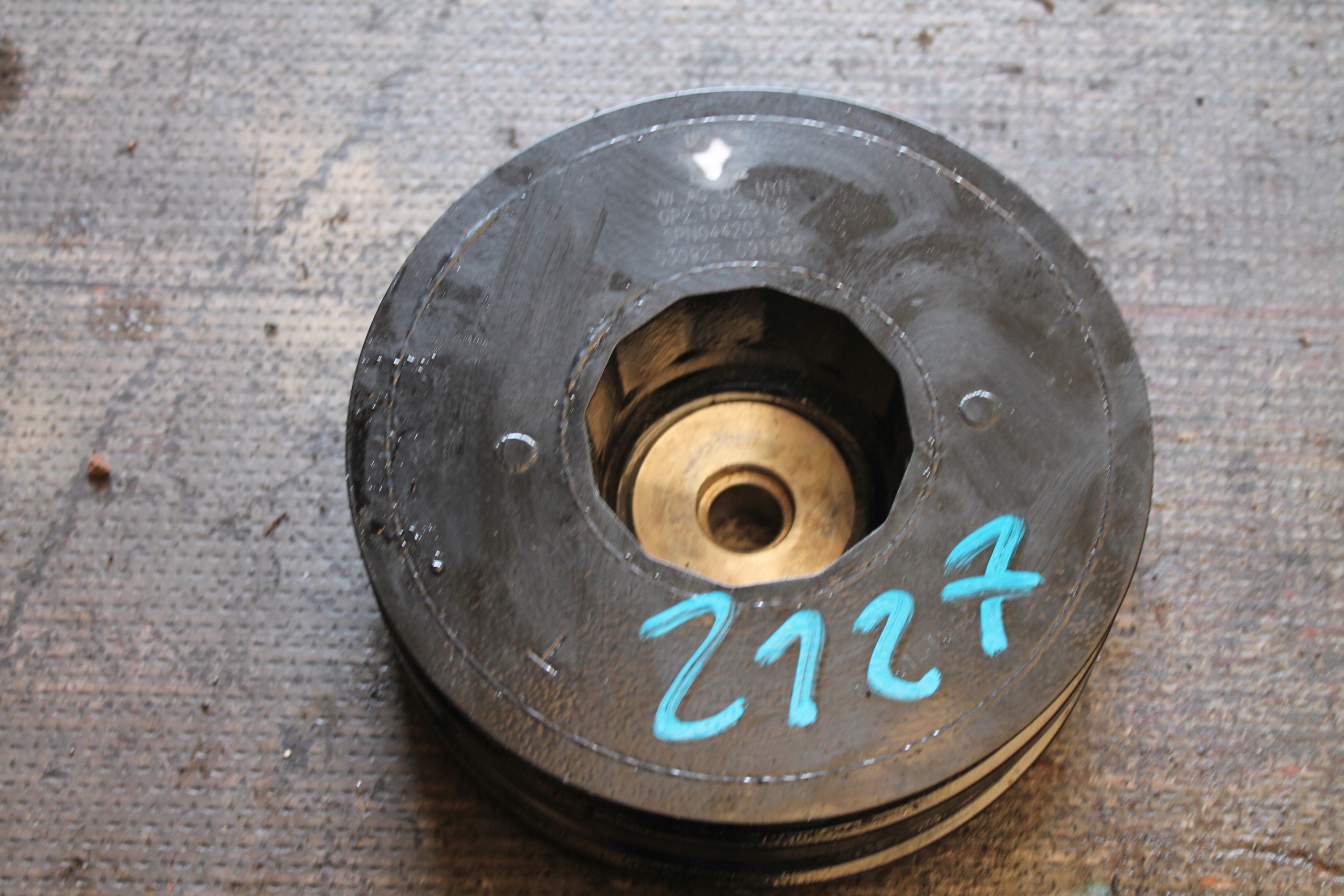 2127. pulley AUDI RS6 0P2105251B