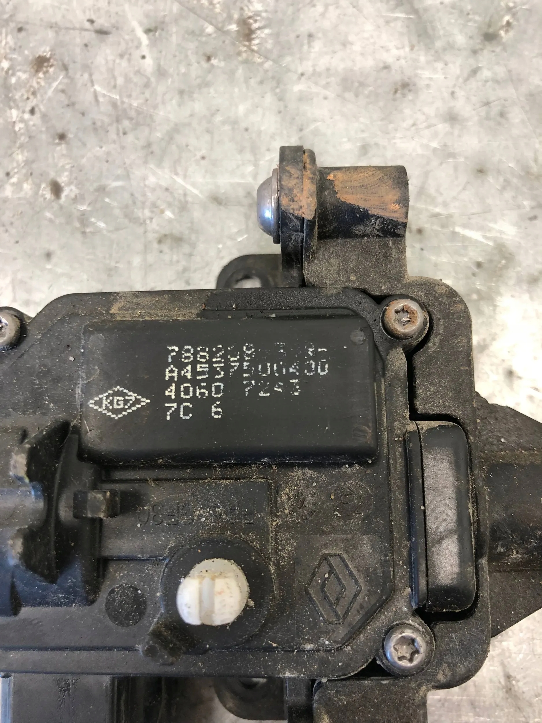 amortizer vratašca rezervoara SMART 453 A4537500400