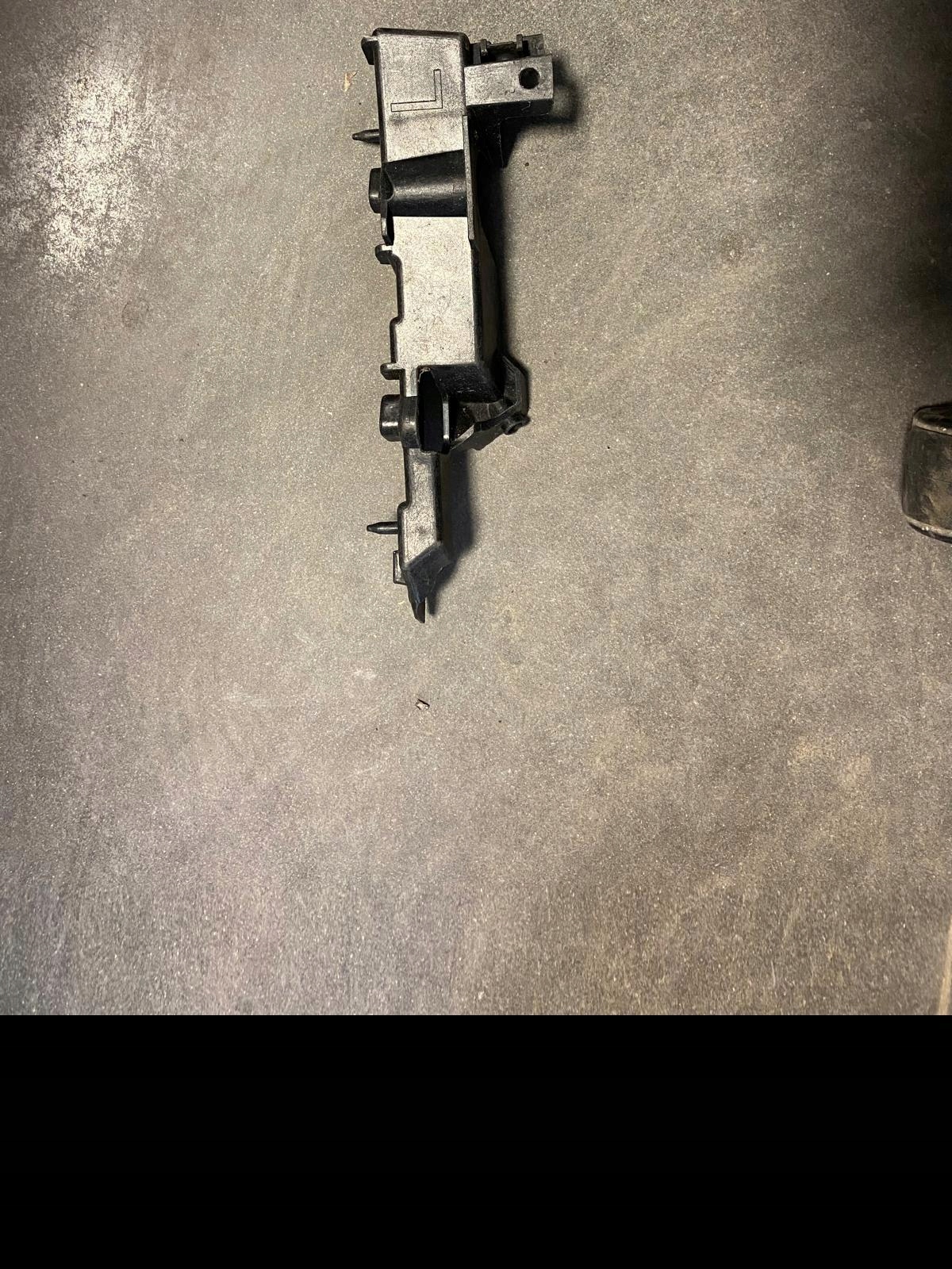 AUDI A6 ALLROAD bumper bracket left 4G0807283A