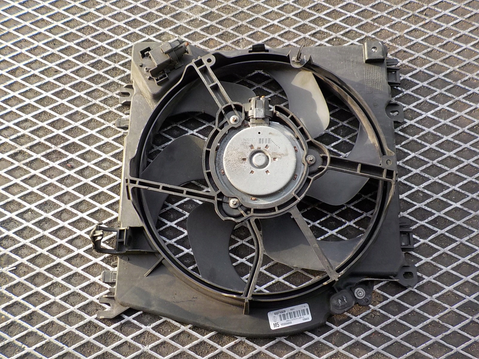 RENAULT CLIO III 1.5 DCI fan module radiator 8200748439