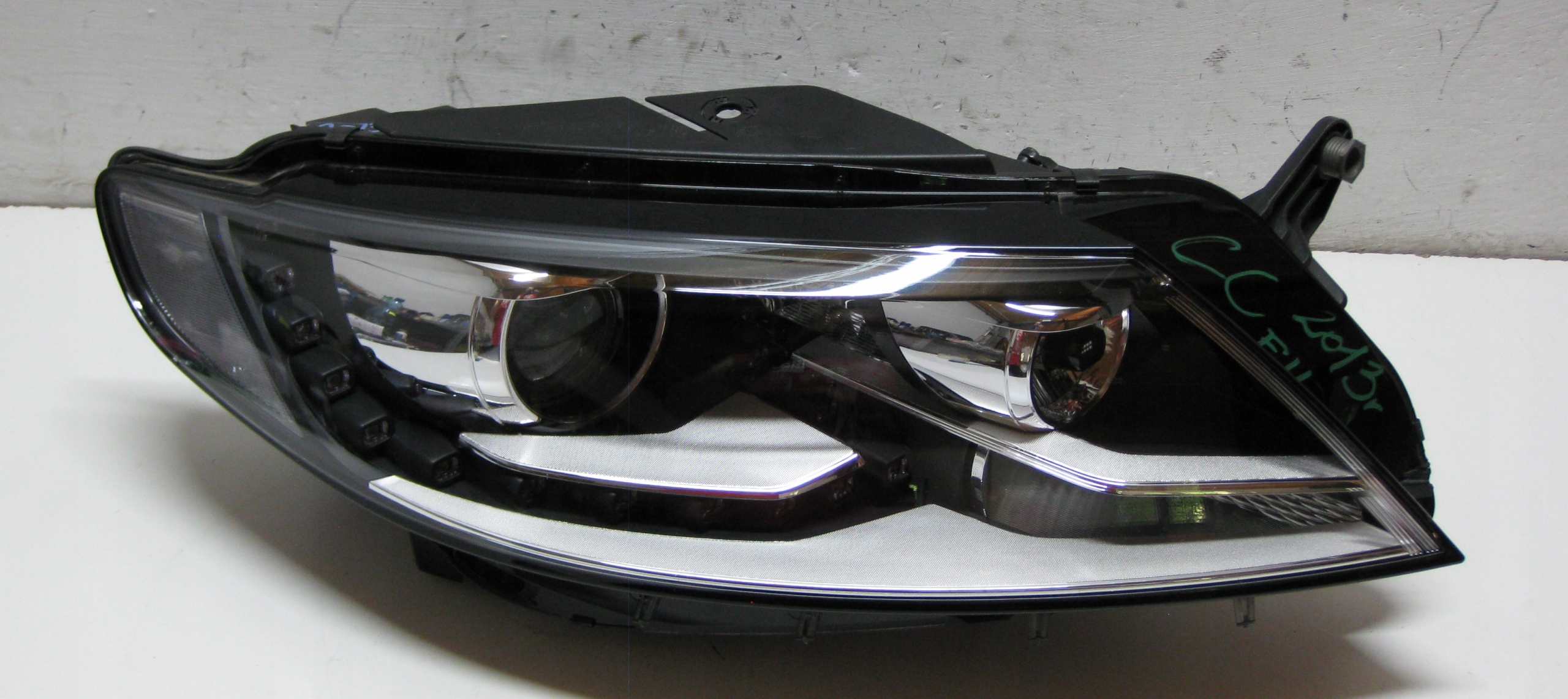 VW Passat CC 13R light right front XENON EU