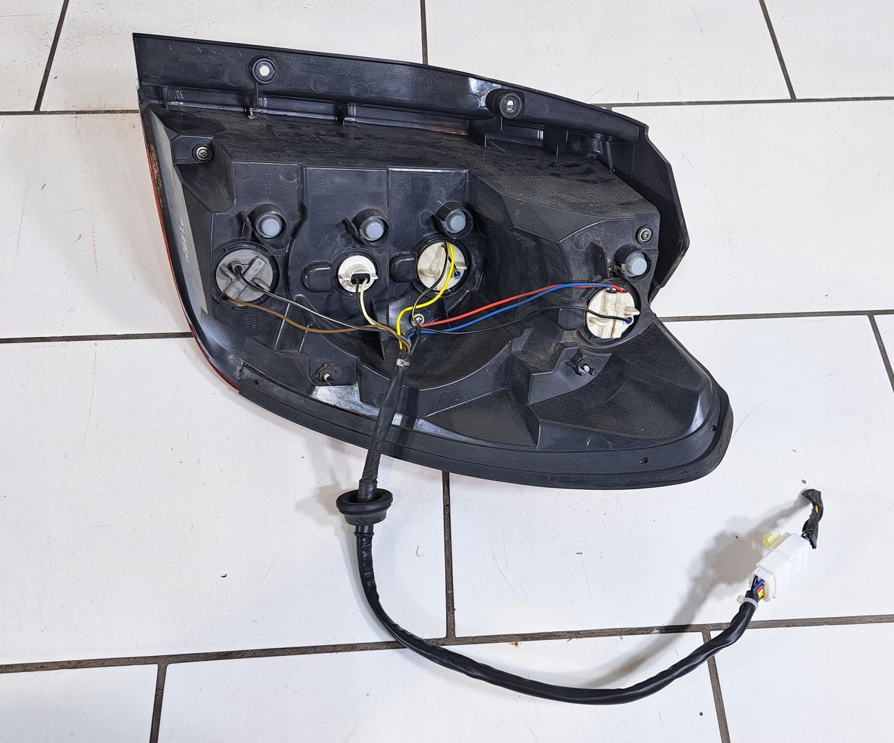 CHEVROLET CAPTIVA LIFT 2010-> LAMPA LEWA LEWY TYŁ TYLNA Strona zabudowy lewa