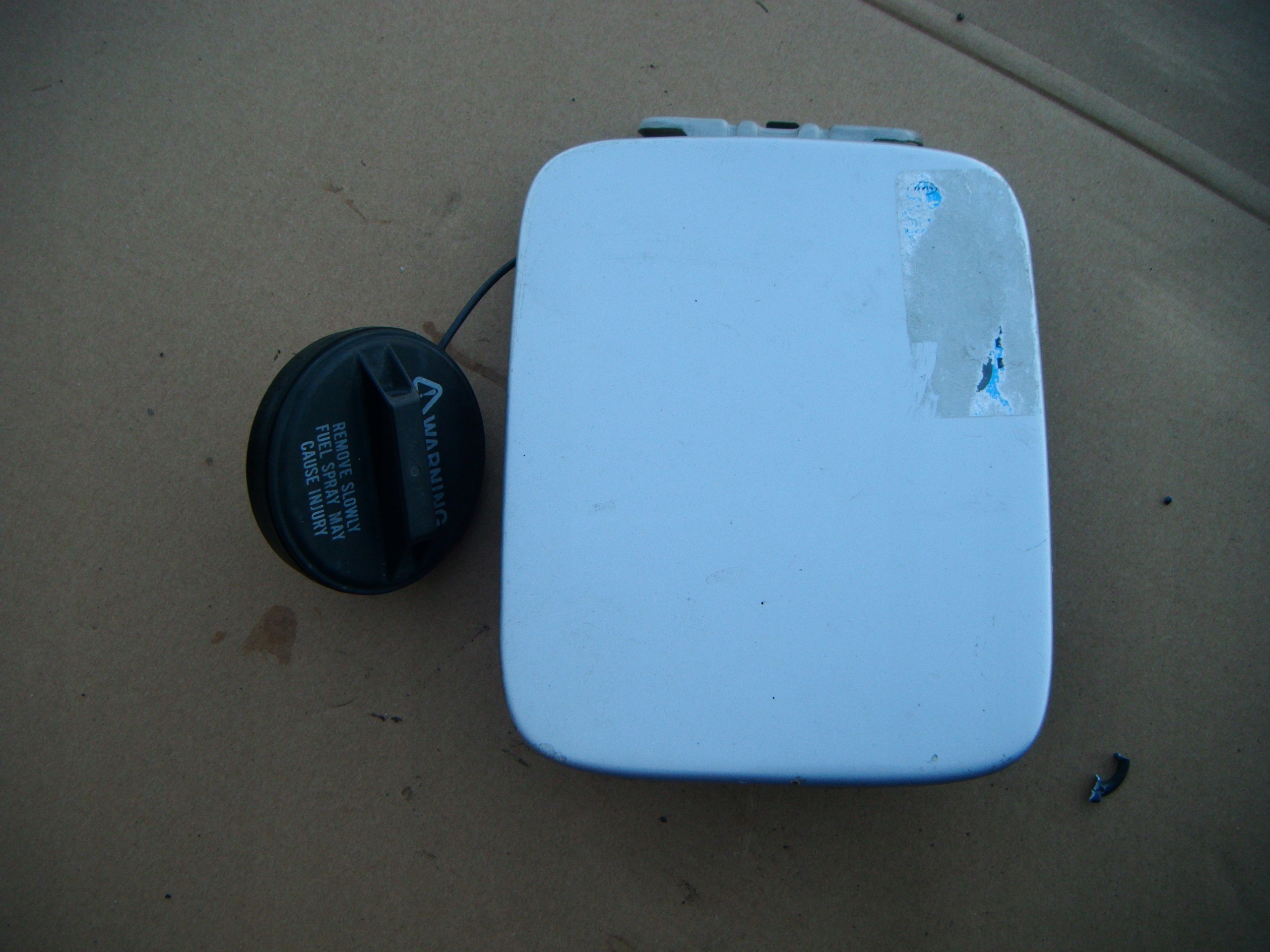 SUZUKI ALTO V 98-04 КРЫШКА ТОПЛИВНОГО БАКА