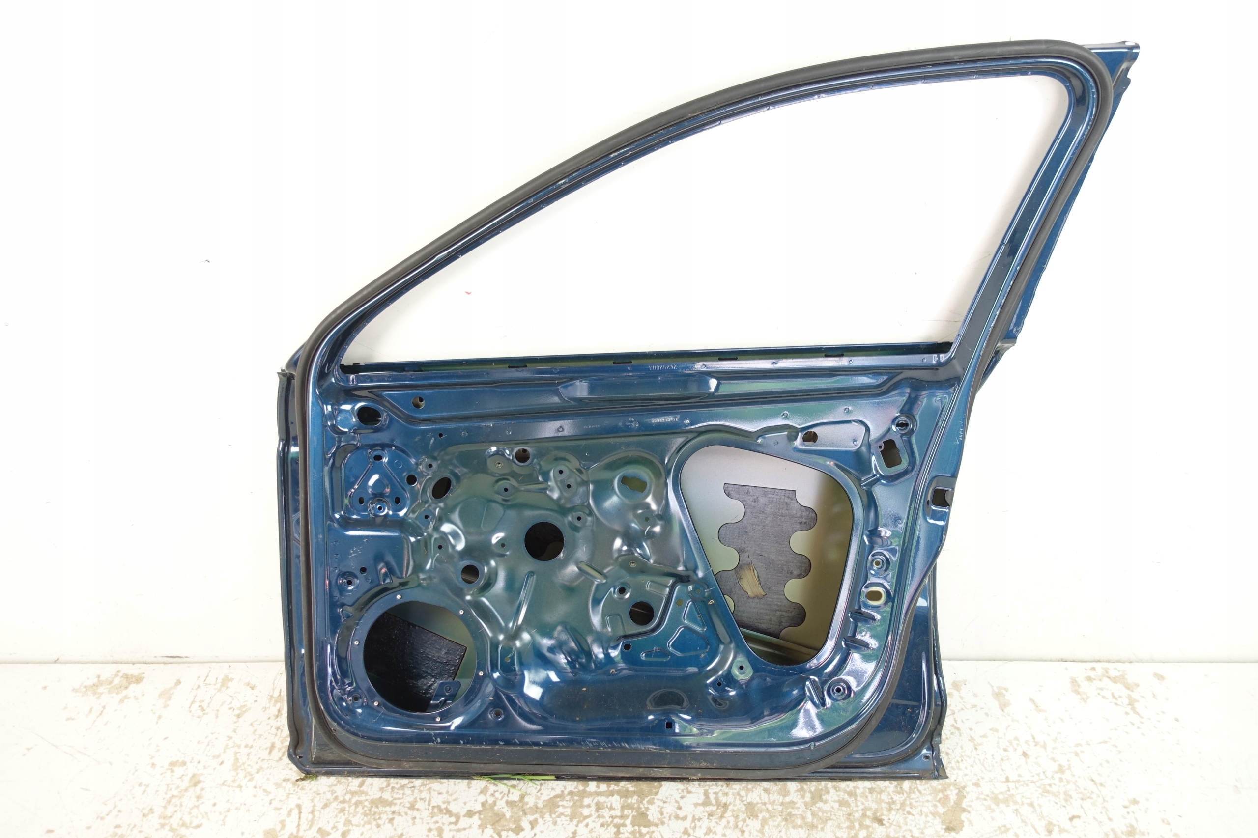 VW PASSAT B8 2014- door front right front 3G0831312L