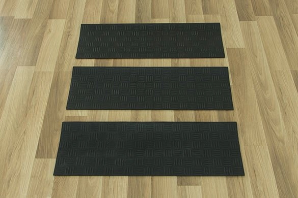 PROSTOKĄTNE ZEWNĘTRZNE GUMOWE NAKŁADKI NA SCHODY Typ nakładki uniwersalne