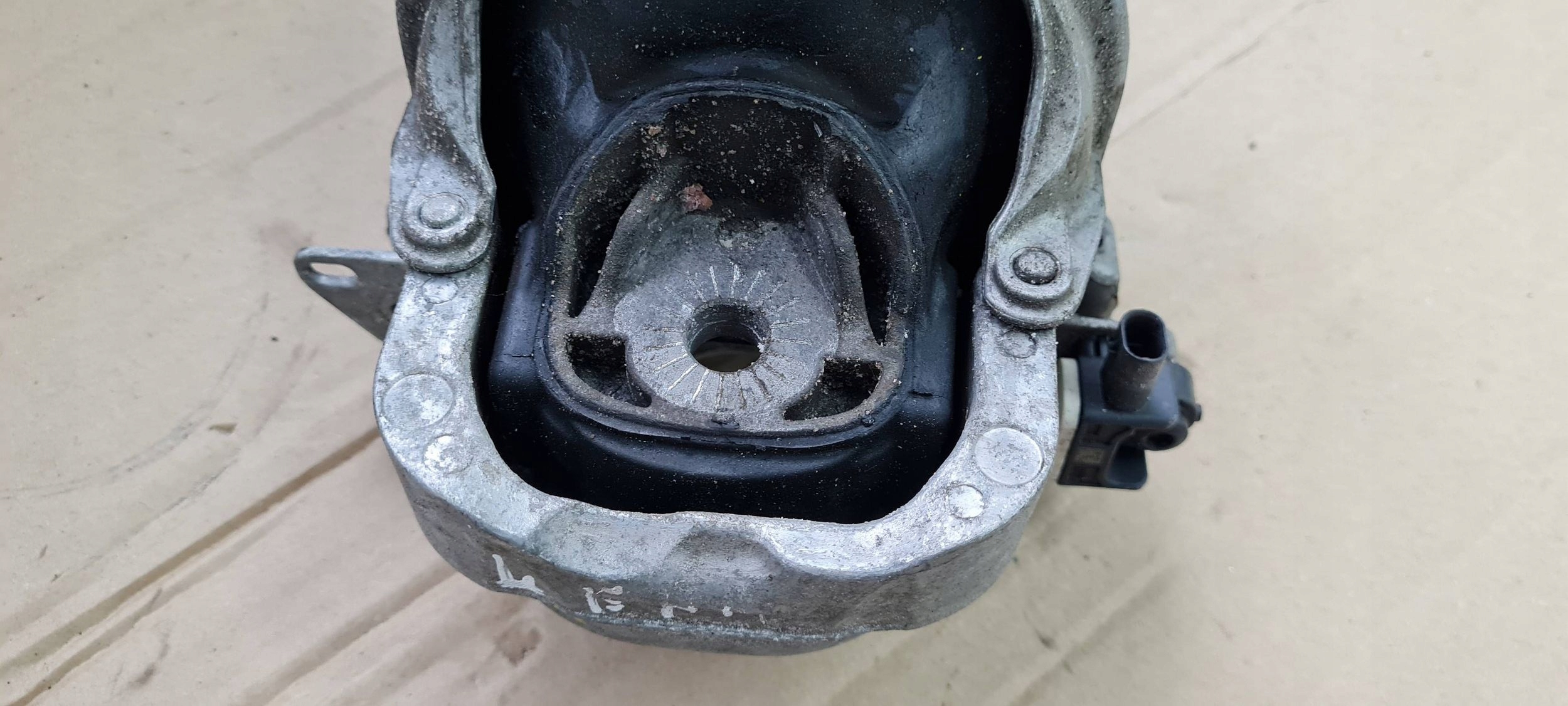 A6 C8 4K engine mount left front 2.0 TFSI HYBRYD 4M0199255BK A7 4K