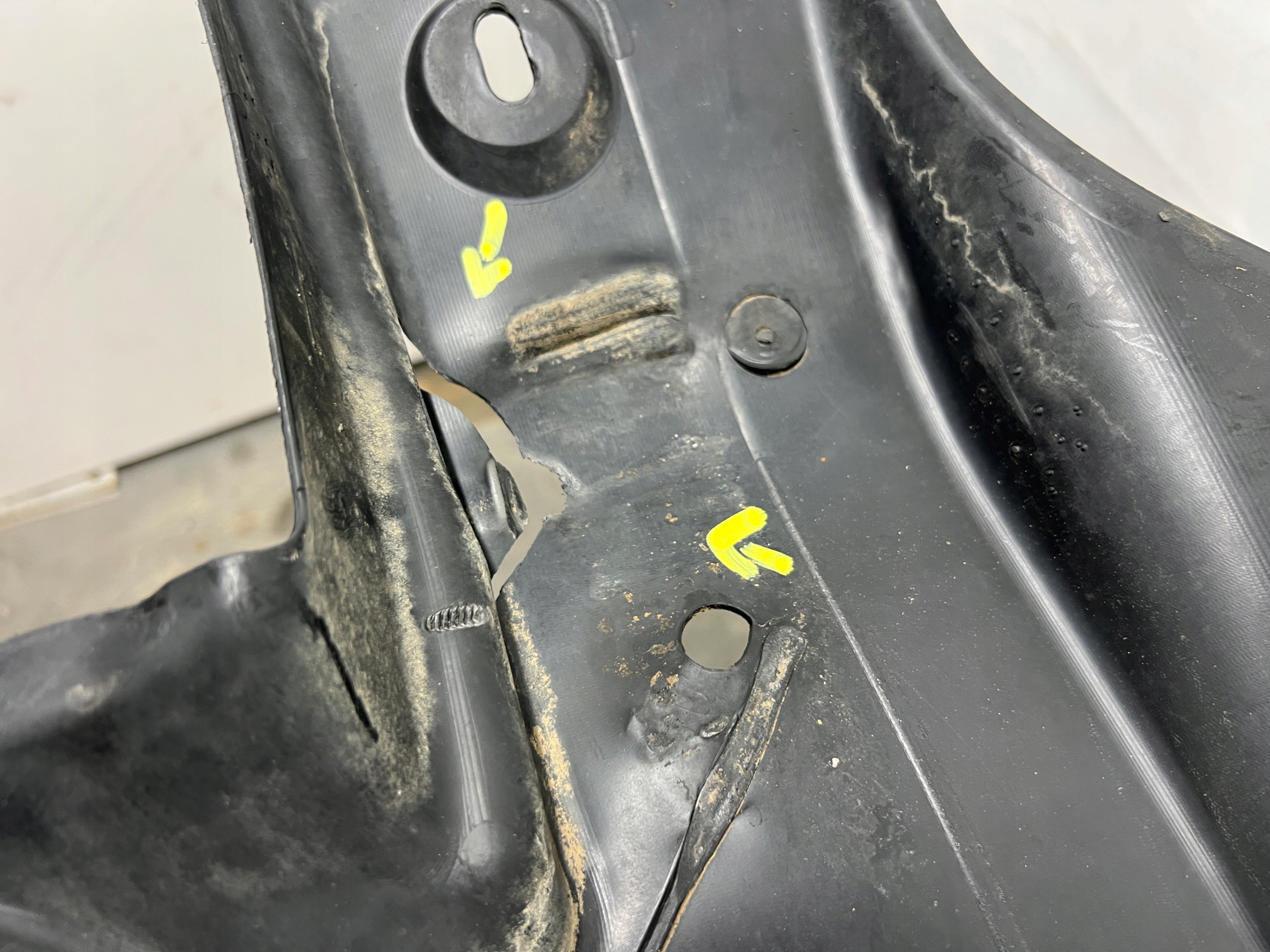 Audi A1 8X SPORTBACK cover chassis right 6R0825202A