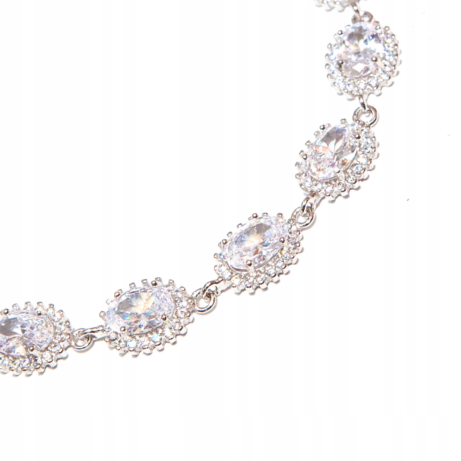 Stříbrný náramek se zirkony