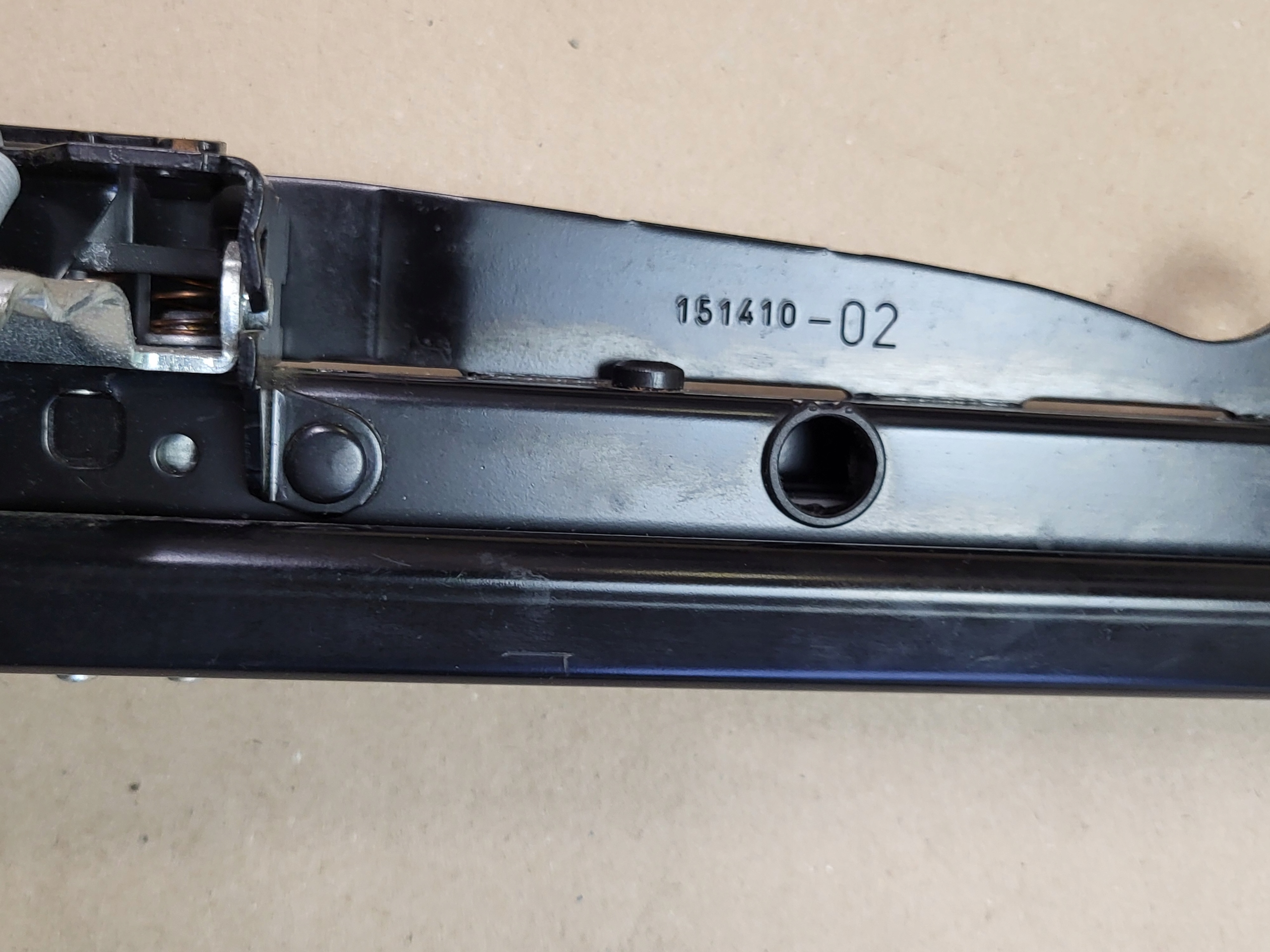 Schiene PROWADNICA SITZ links MERCEDES E COUPE / CABRIO W207 OE